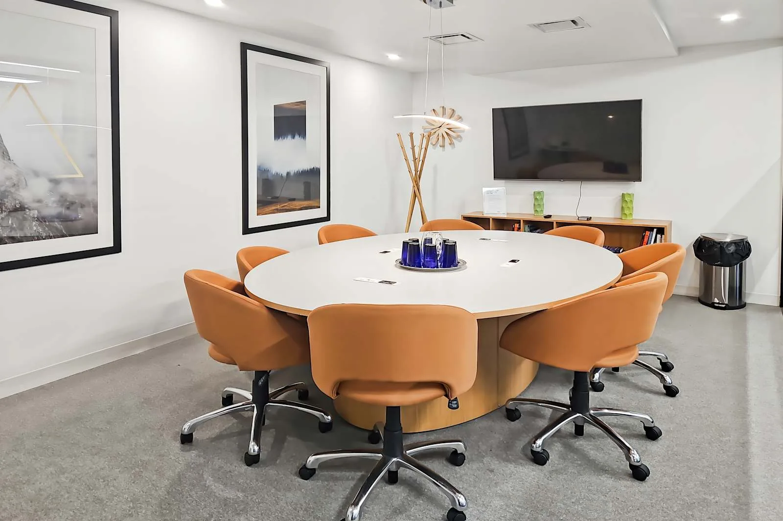 Regus ON, Barrie - Downtown Barrie, Meeting room for 8 people, Barrie, ON