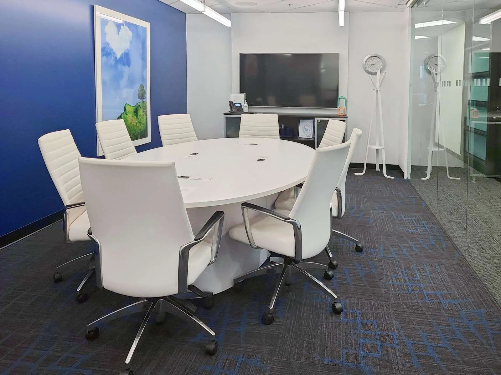 Regus ON, Hamilton - King Street, Meeting room for 8 people, Hamilton, ON
