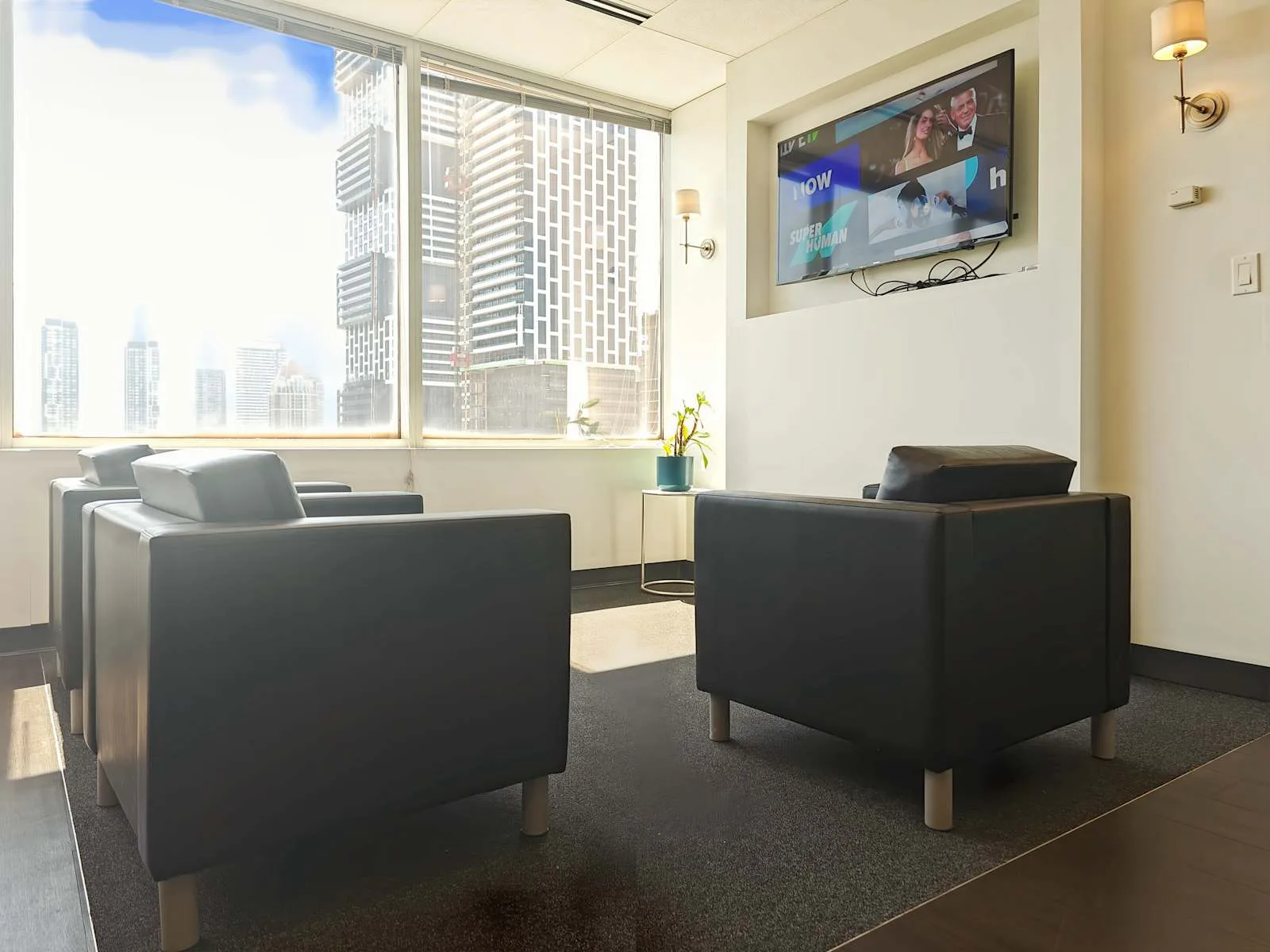 Regus ON, Mississauga - Sussex Centre, Lounge, Mississauga, ON