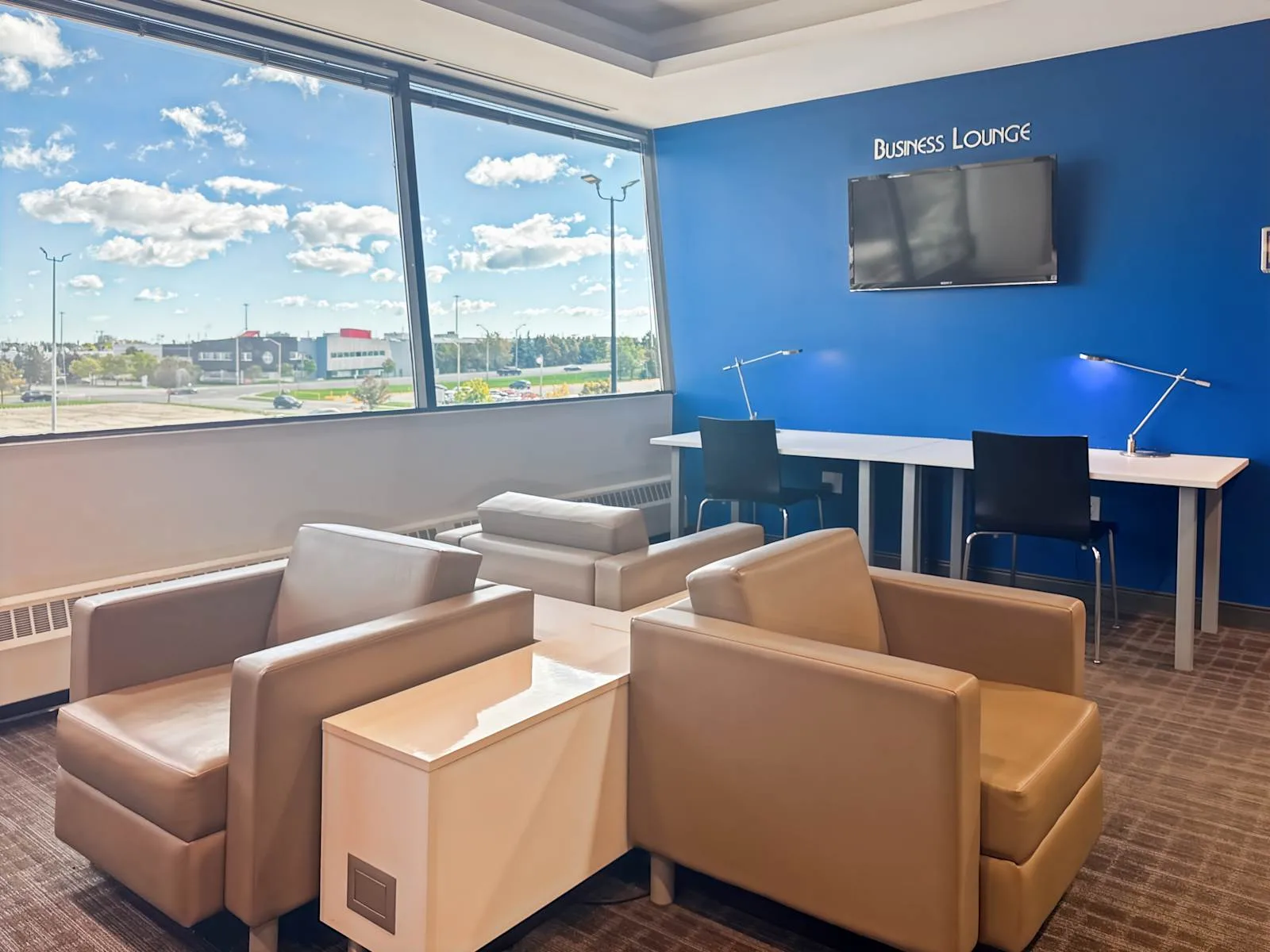 Regus ON, Scarborough – 10 Milner Business Court, Lounge, Scarborough, ON