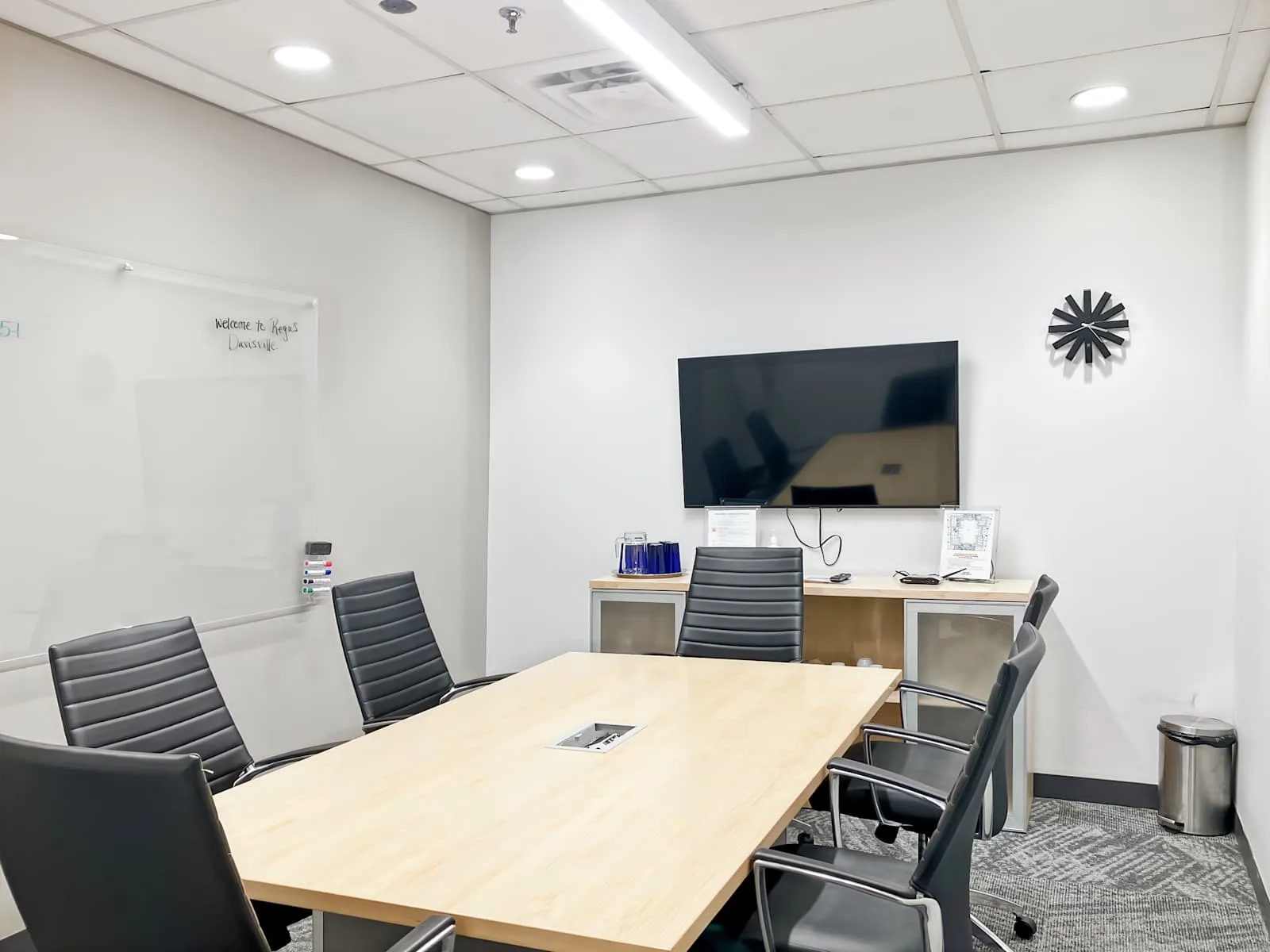 Regus ON, Toronto - Davisville Centre, Meeting room for 6 people, Toronto, ON