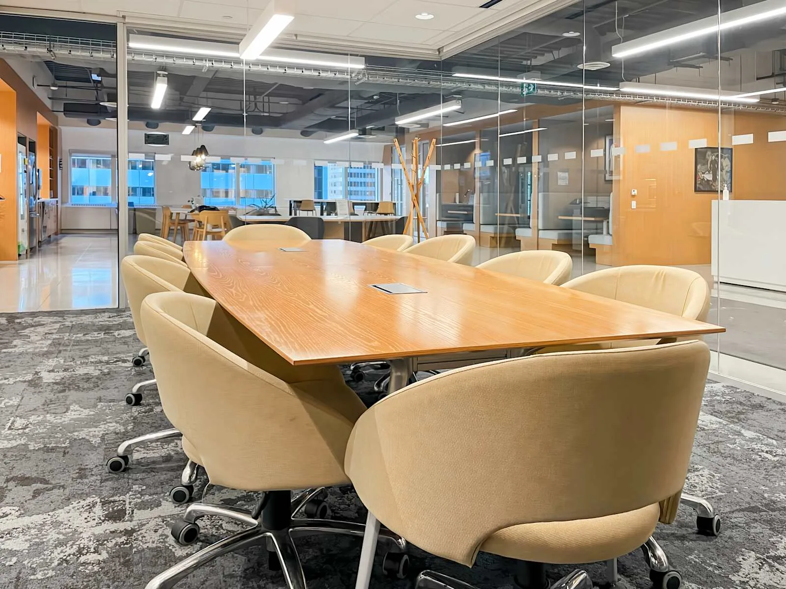 Regus ON, Toronto - Exchange Tower, Meeting room for 12 people, Toronto, ON
