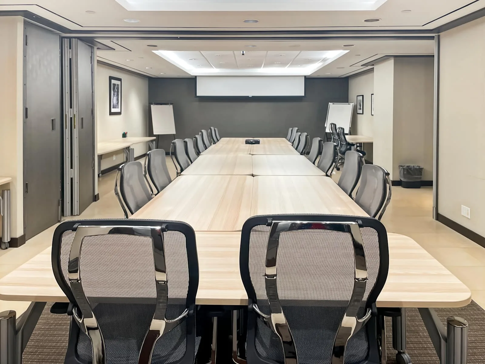 Regus ON, Toronto - First Canadian Place, Meeting room for 18 people, Toronto, ON