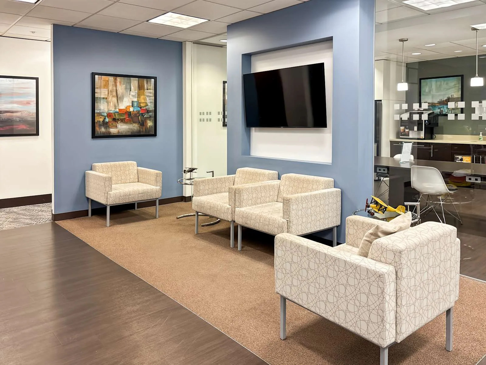 Regus ON, Toronto - Queen & Bay, Lounge, Toronto, ON