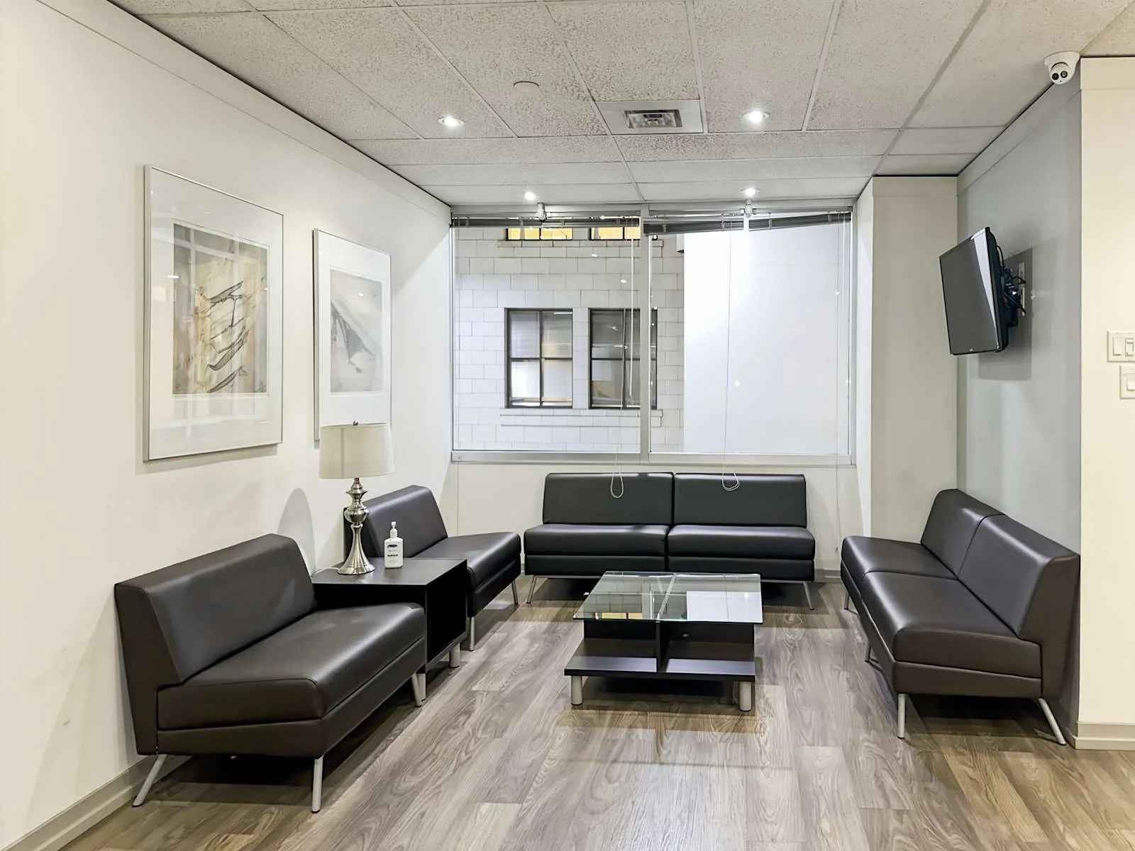 Regus ON, Toronto - Toronto Street, Lounge, Toronto, ON