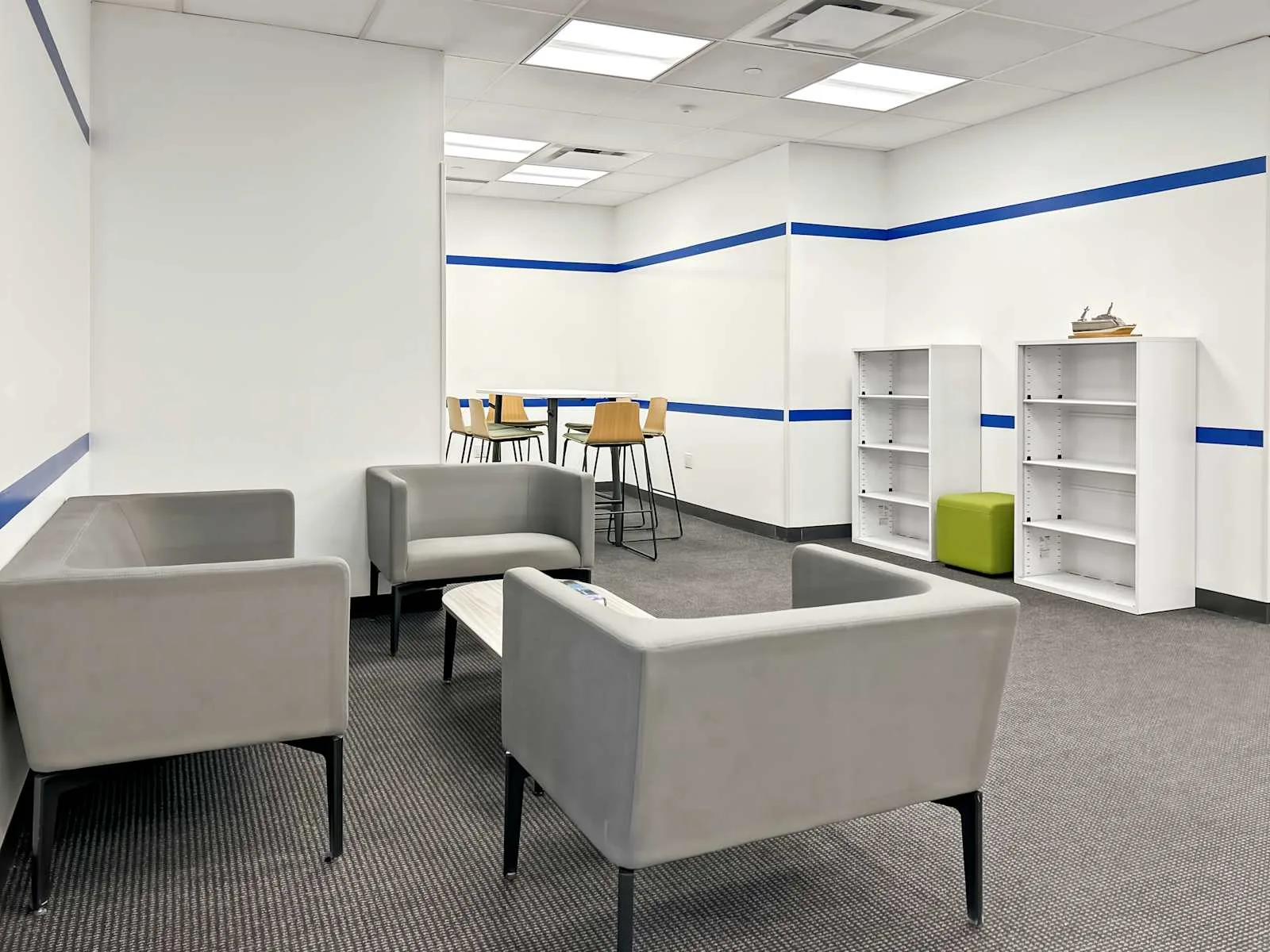 Regus ON, Toronto - Waterpark Place, Lounge, Toronto, ON