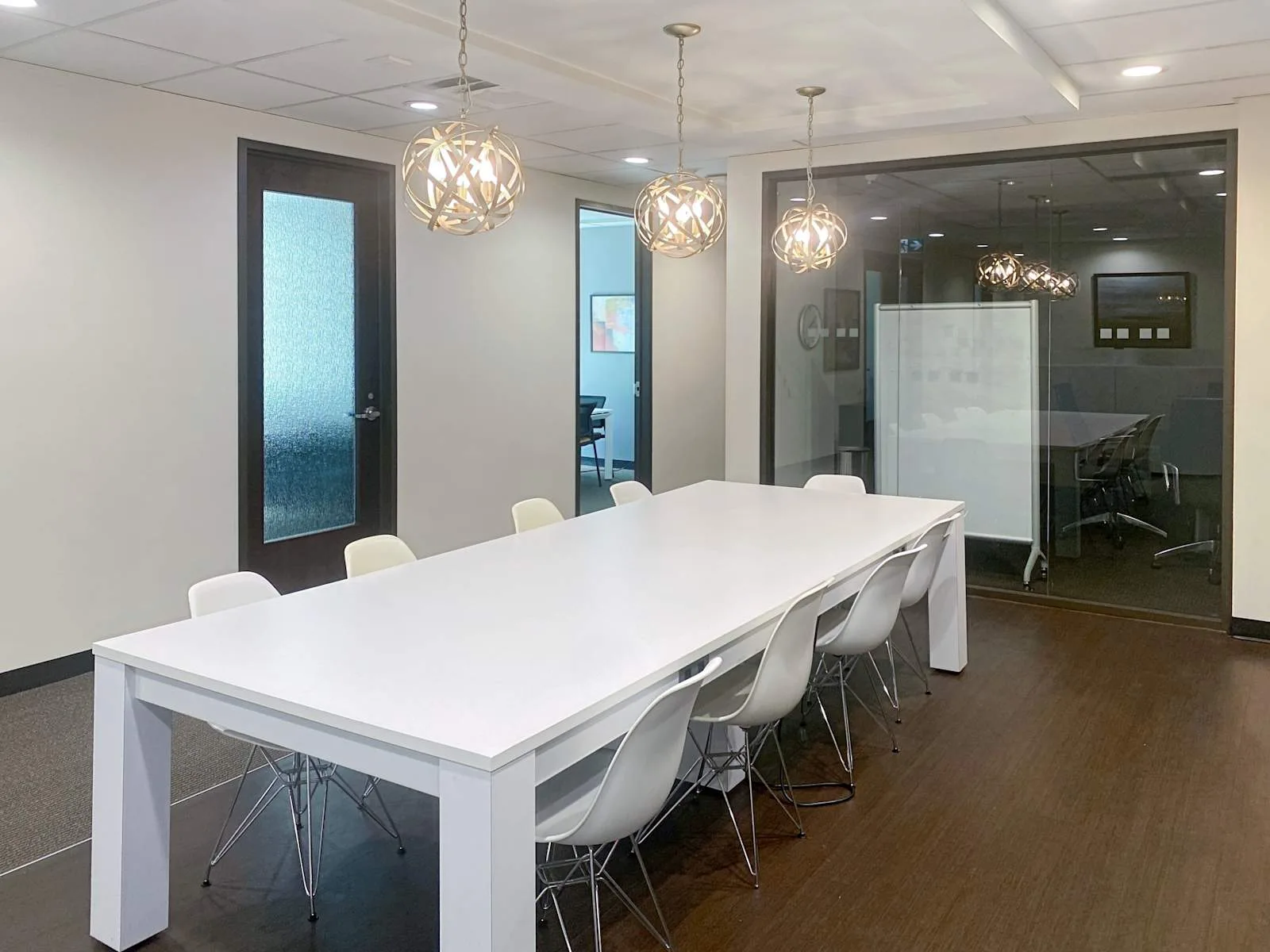 Regus ON, Toronto - Yorkville, Meeting room for 8 people, Toronto, ON