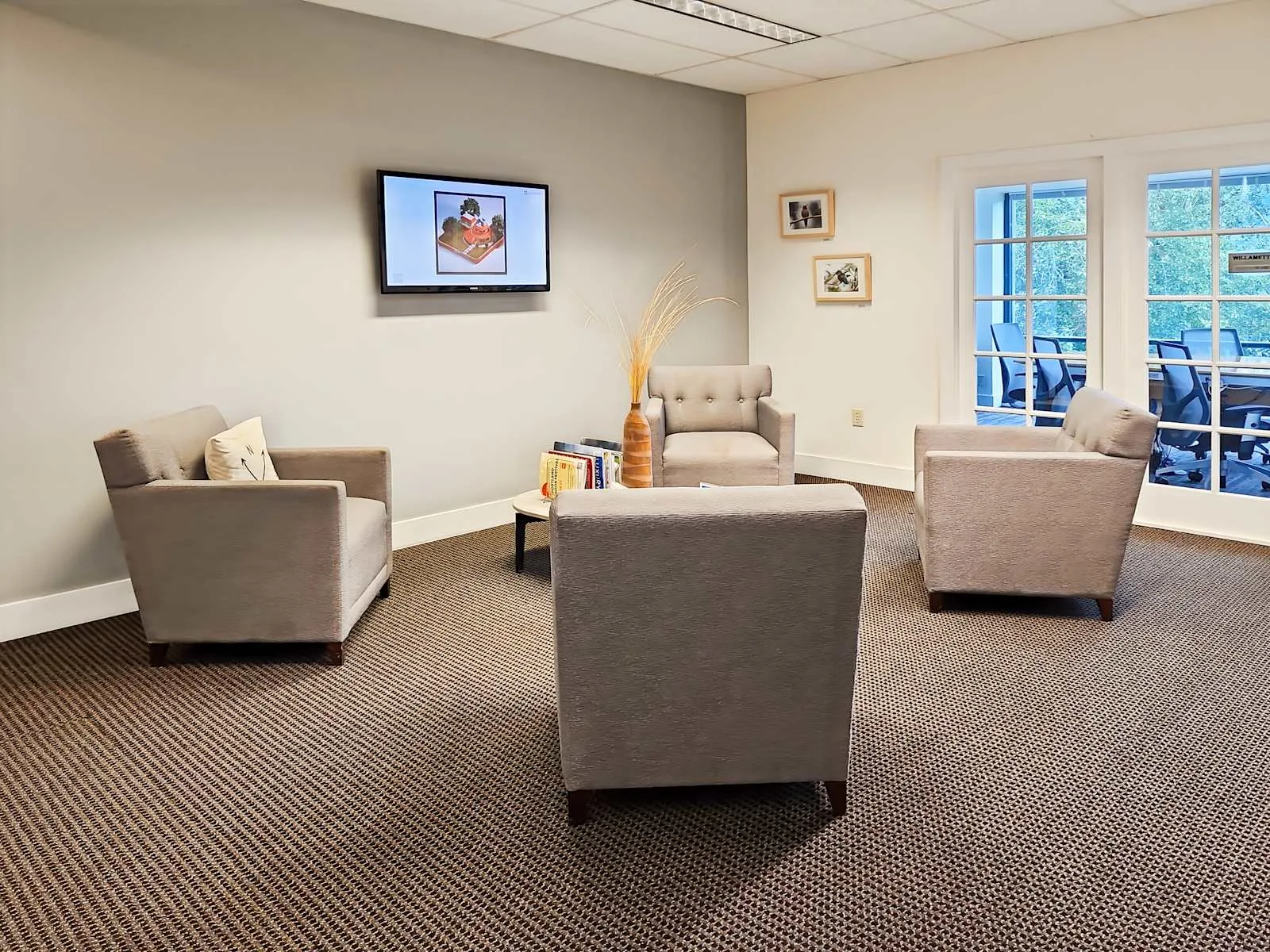 Regus OR, Portland - River Park Center, Lounge, Portland, OR