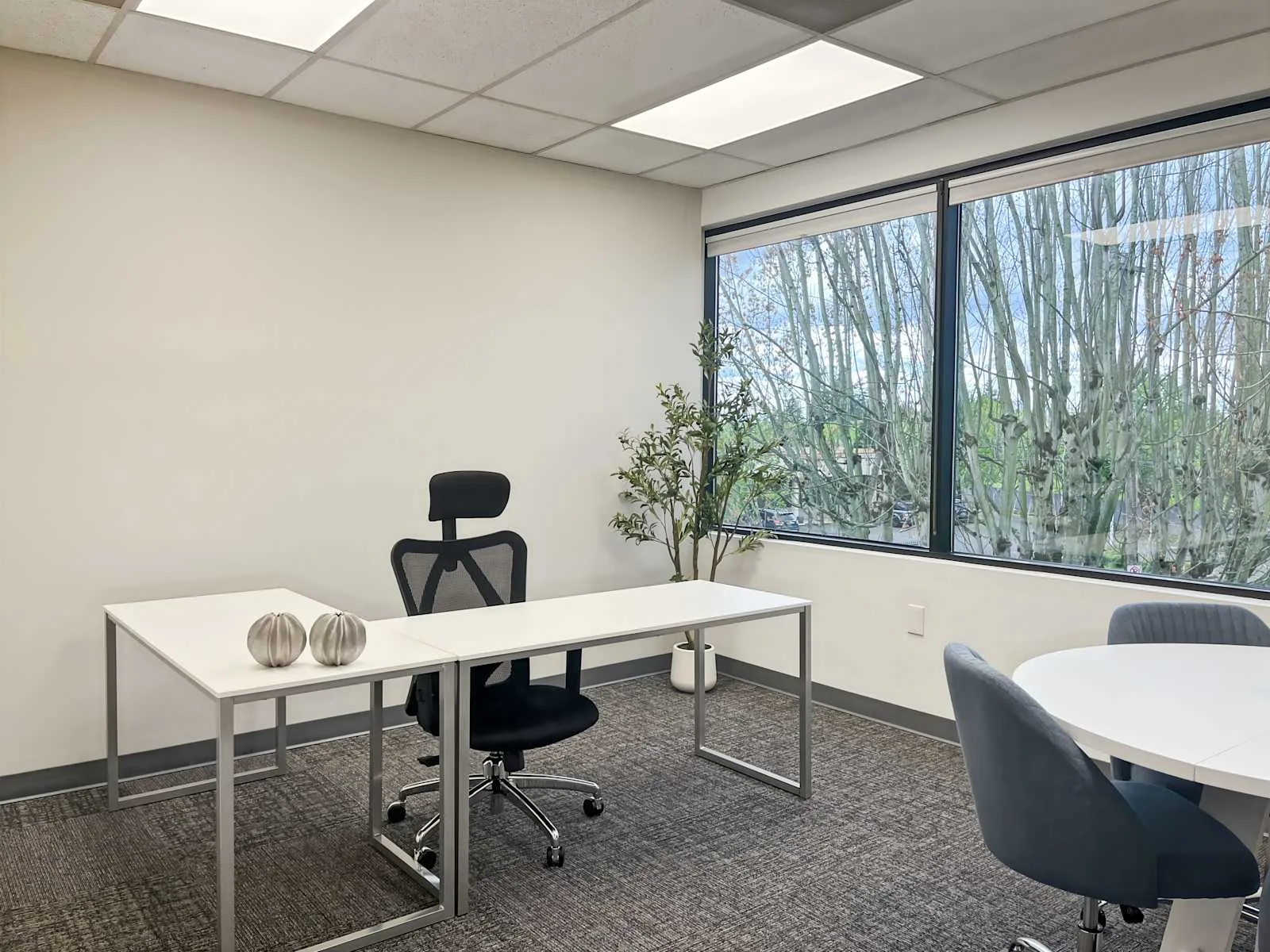Regus OR, Portland - SE 98th Ave, Private office, 1 desk, Portland, OR