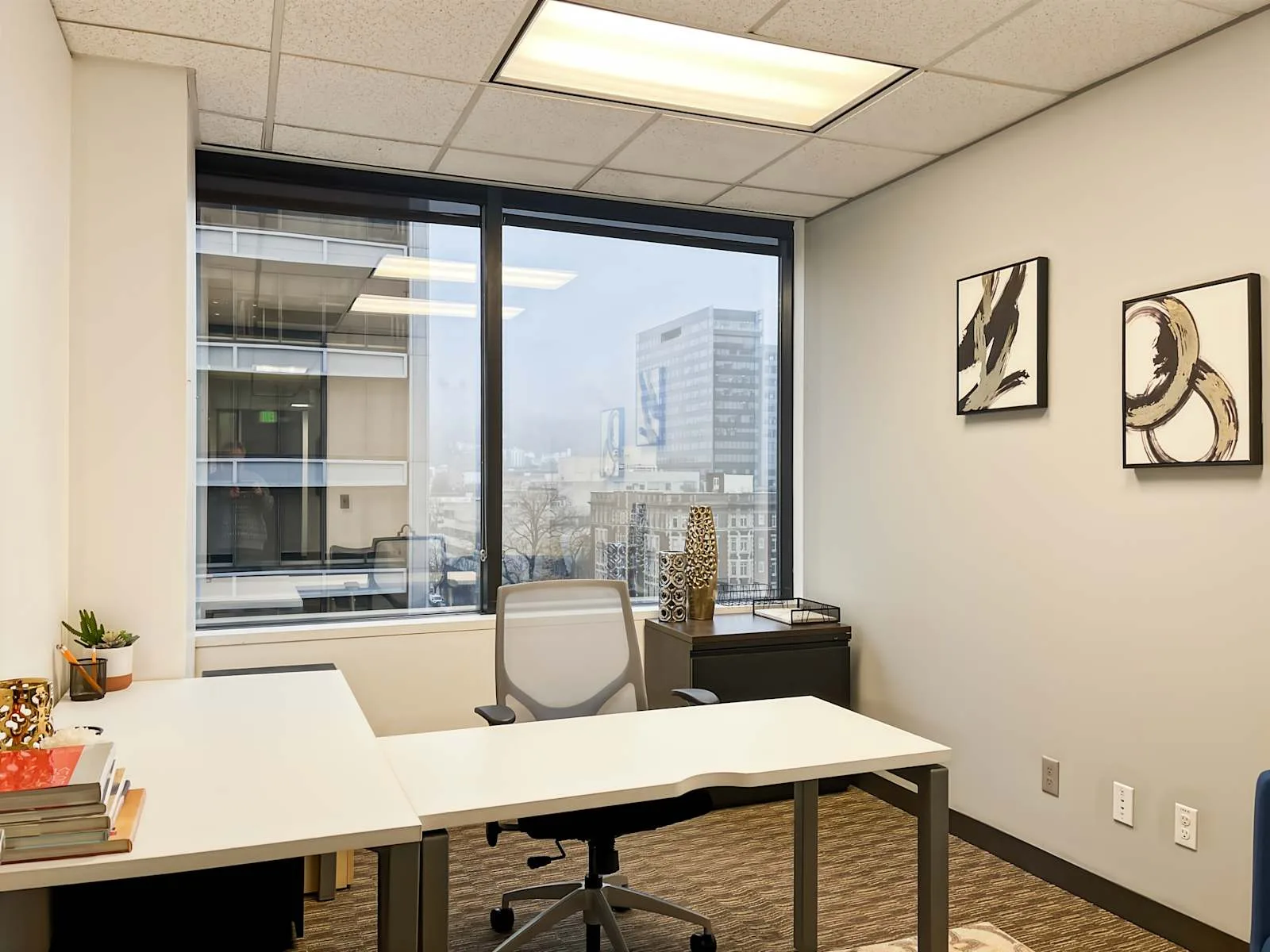 Regus OR, Portland - Sixth & Main, Private office, 1 desk, Portland, OR