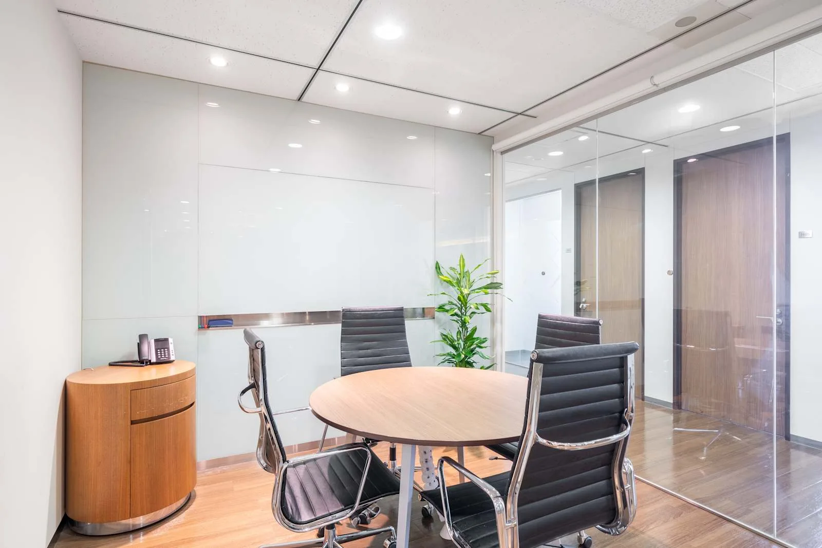 Regus OSAKA, Hankyu Terminal Building, Meeting room for 4 people, Osaka