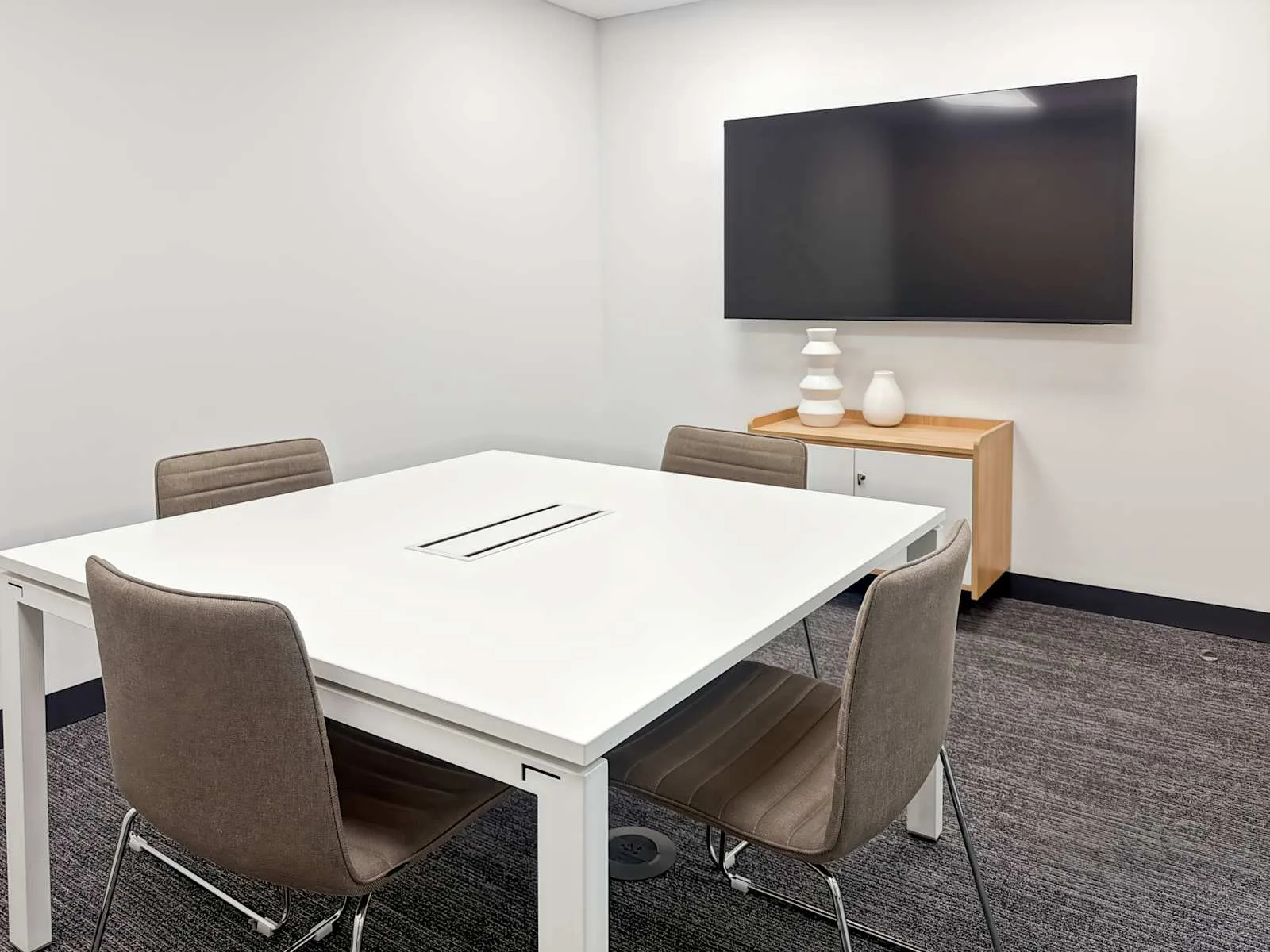 Regus PA, Allentown - Postal Road, Meeting room for 4 people, Allentown, PA