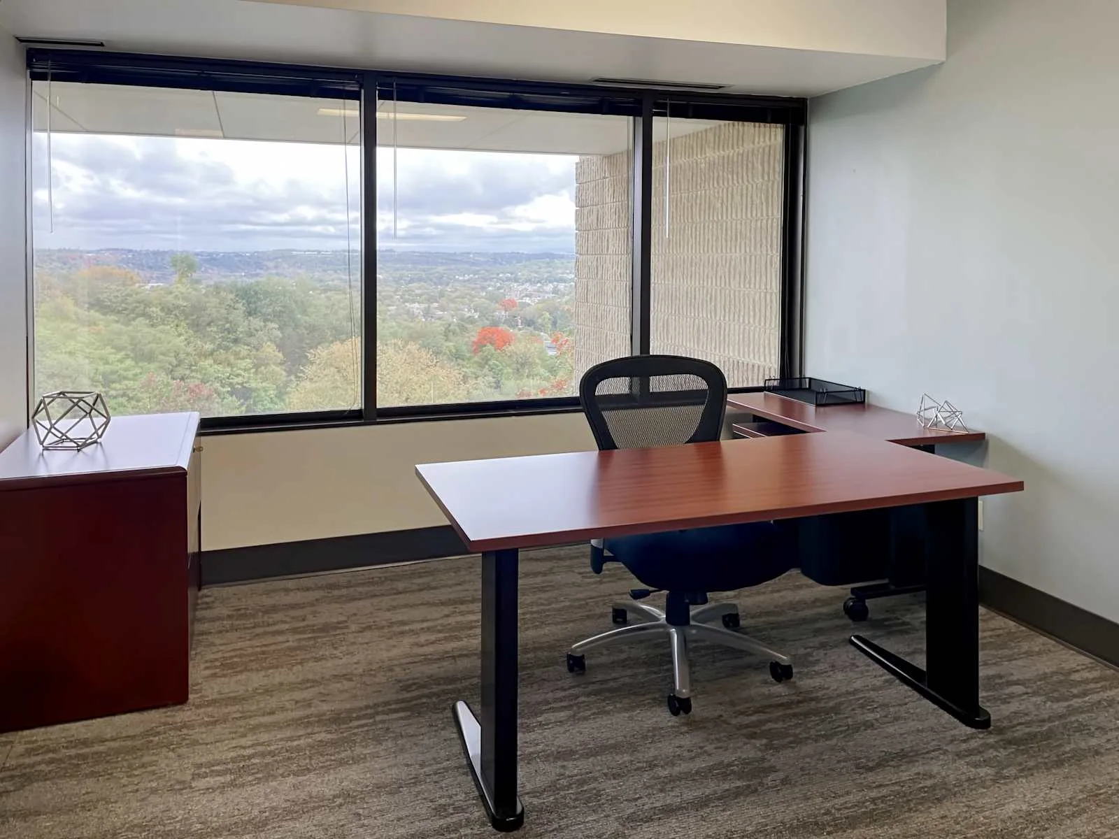 Regus PA, Pittsburgh - Foster Plaza, Private office, 1 desk, Pittsburgh, PA