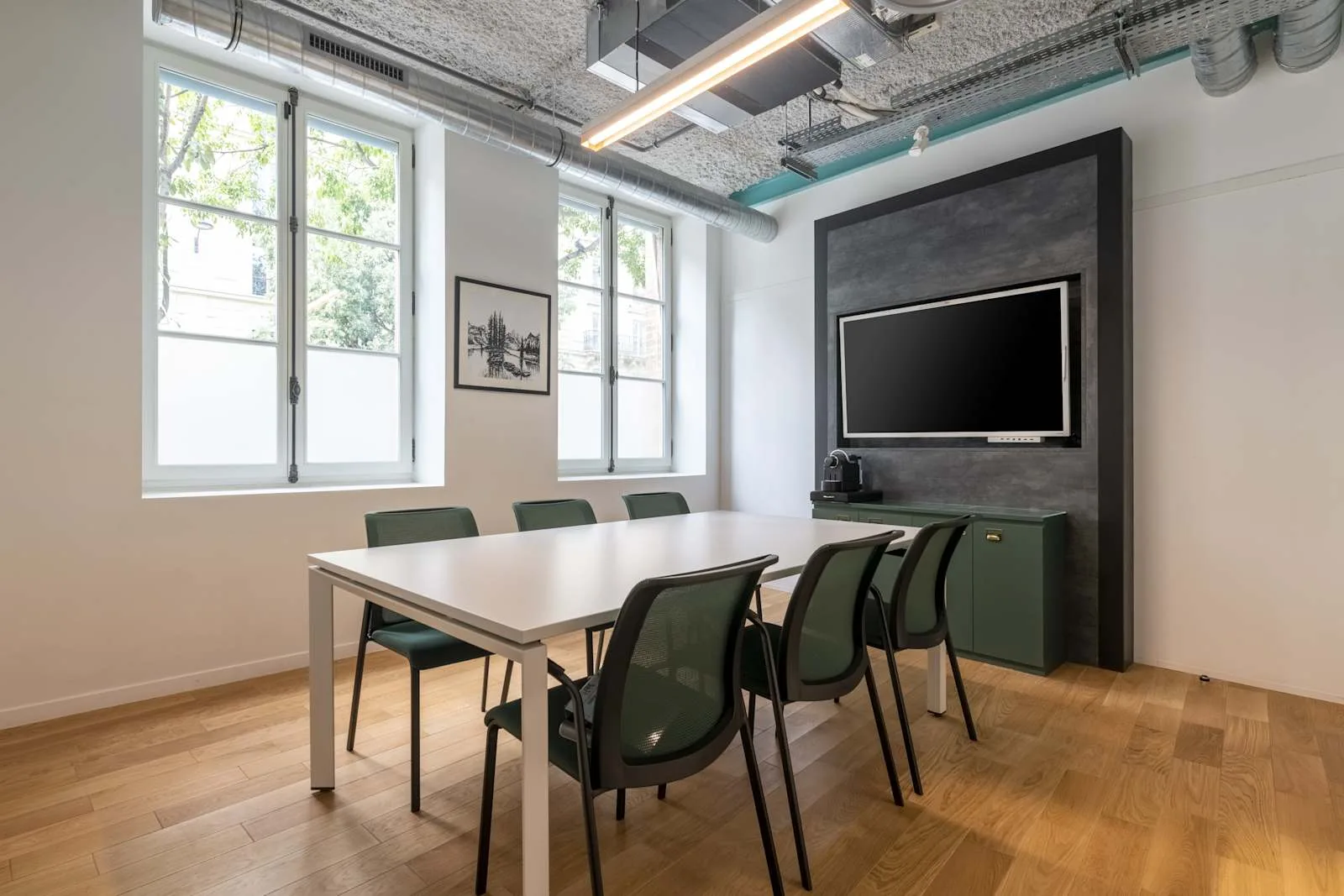 Regus Paris, 64 Avenue Parmentier, Meeting room for 6 people, Paris 11e
