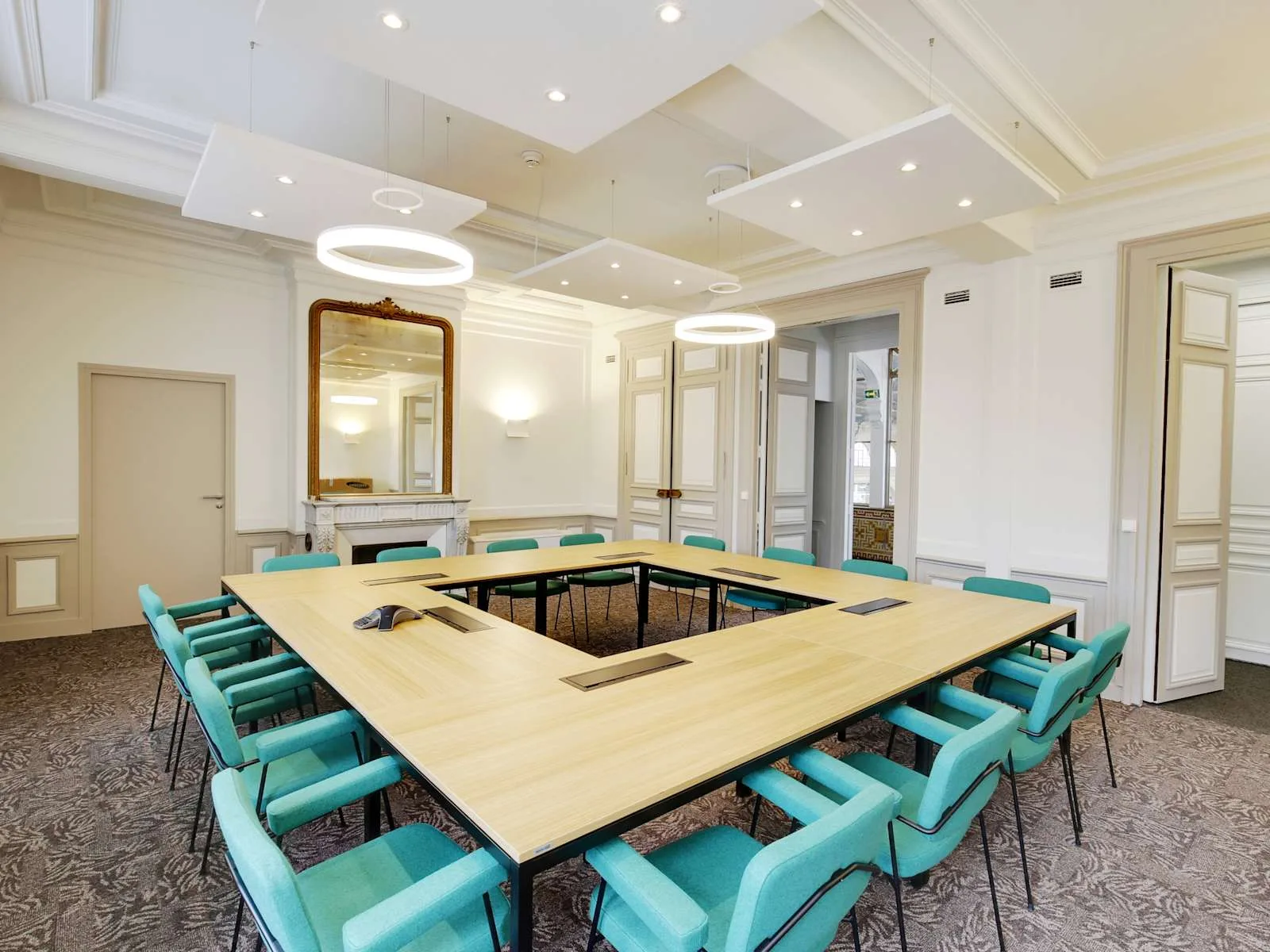 Regus PARIS, Gare du Nord, Salle de réunion 18 personnes, Paris 10e
