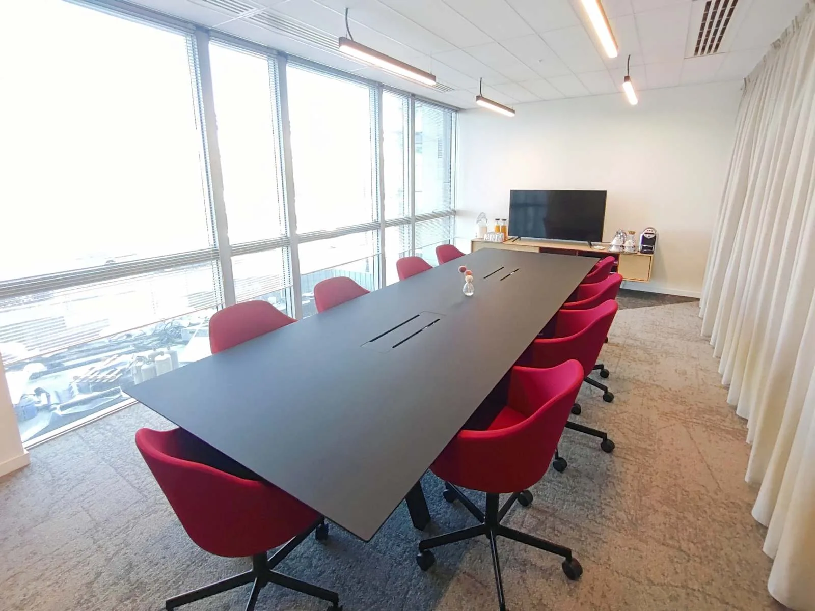 Regus Paris, Porte d'Orléans, Salle de réunion 9 personnes, Paris 14e