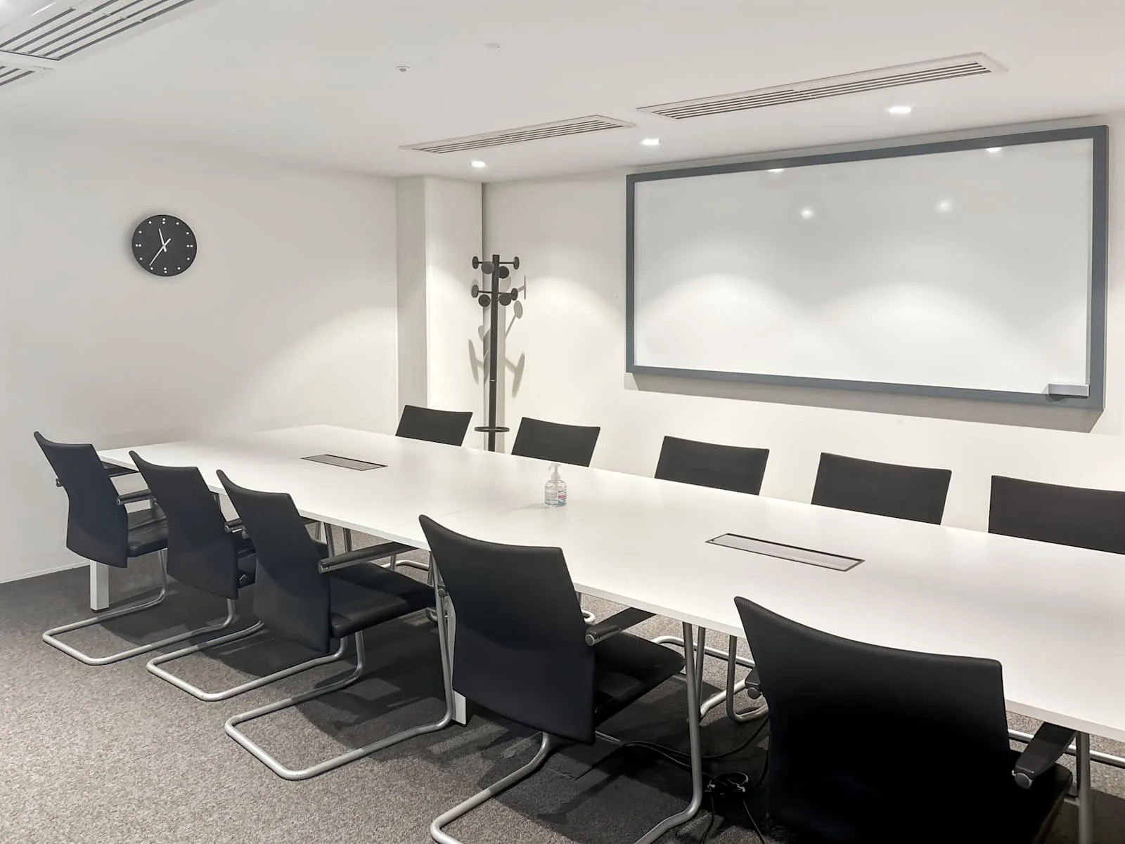 Regus Paris, Rosa Parks, Meeting room for 12 people, Paris 19e