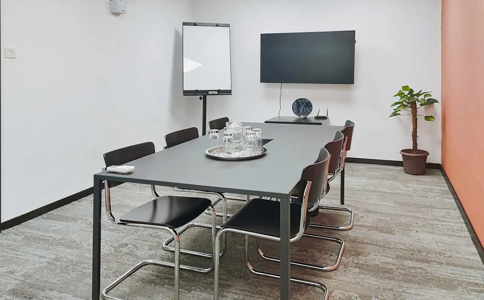 Regus PENANG, Menara Boustead, Meeting room for 8 people, Penang