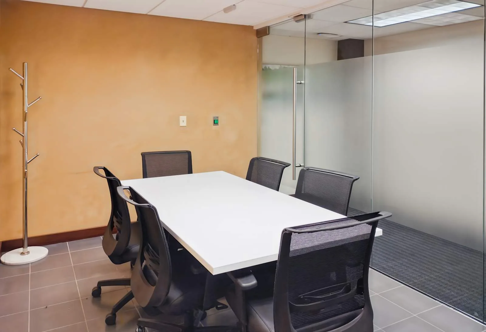 Regus IL, Peoria - Main St, Meeting room for 6 people, Peoria, IL