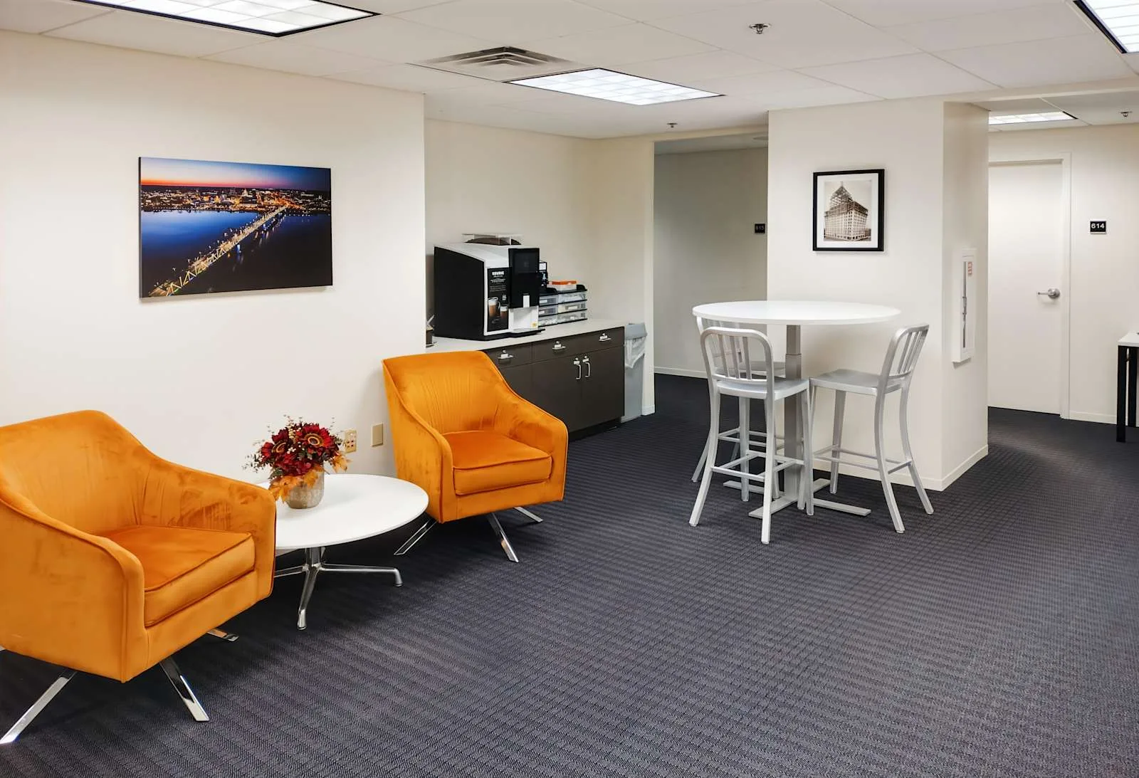 Regus IL, Peoria - Main St, Kitchen, Peoria, IL