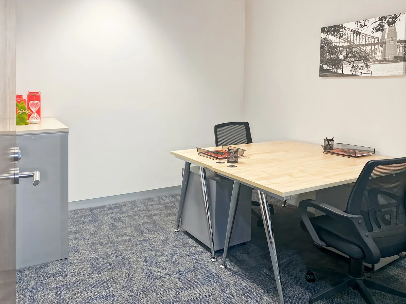 Regus PERTH, St Martins Tower, Private office, 2 desks, Perth, WA