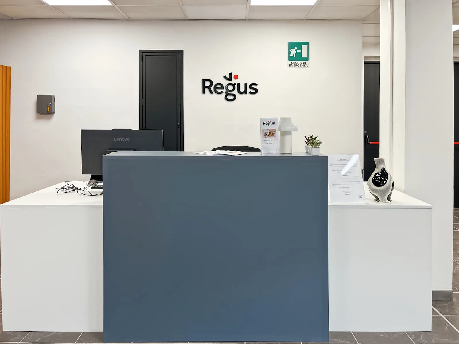 Regus Piacenza, Piazzale G. Marconi, Reception, Piacenza