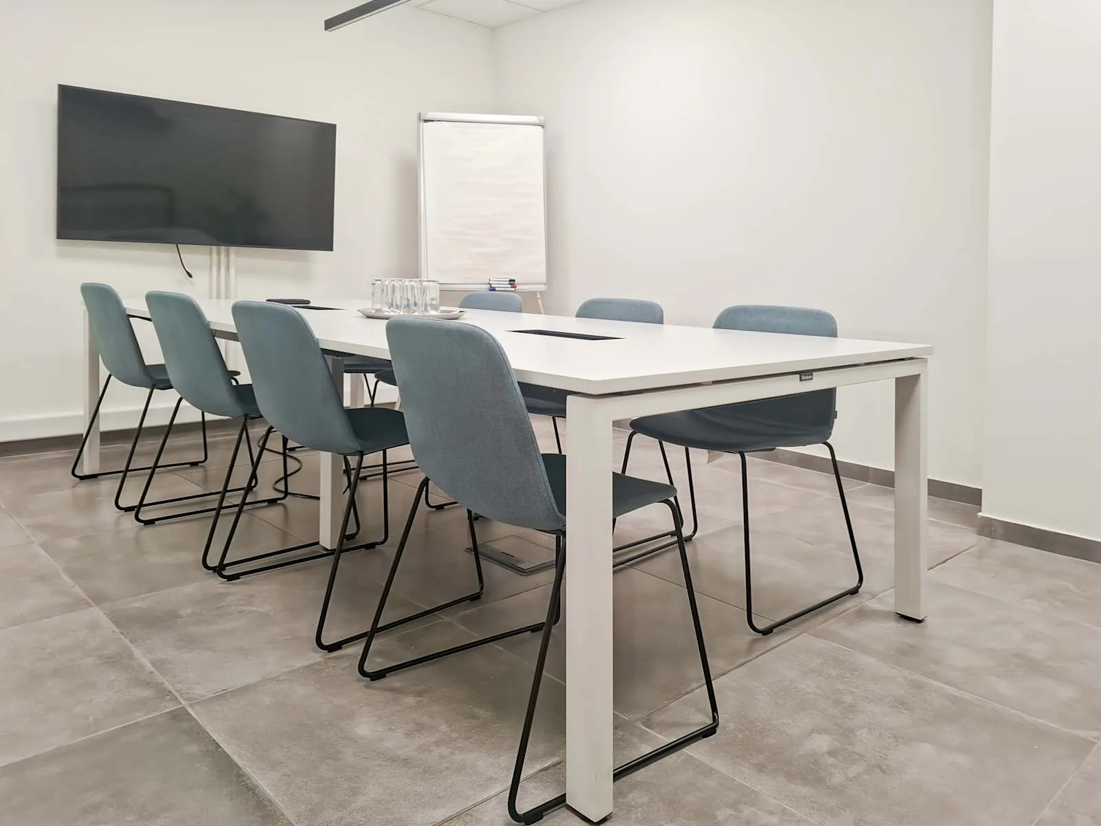 Regus Piraeus, Akti Kondili, Αίθουσα συσκέψεων για 8 άτομα, Πειραιάς
