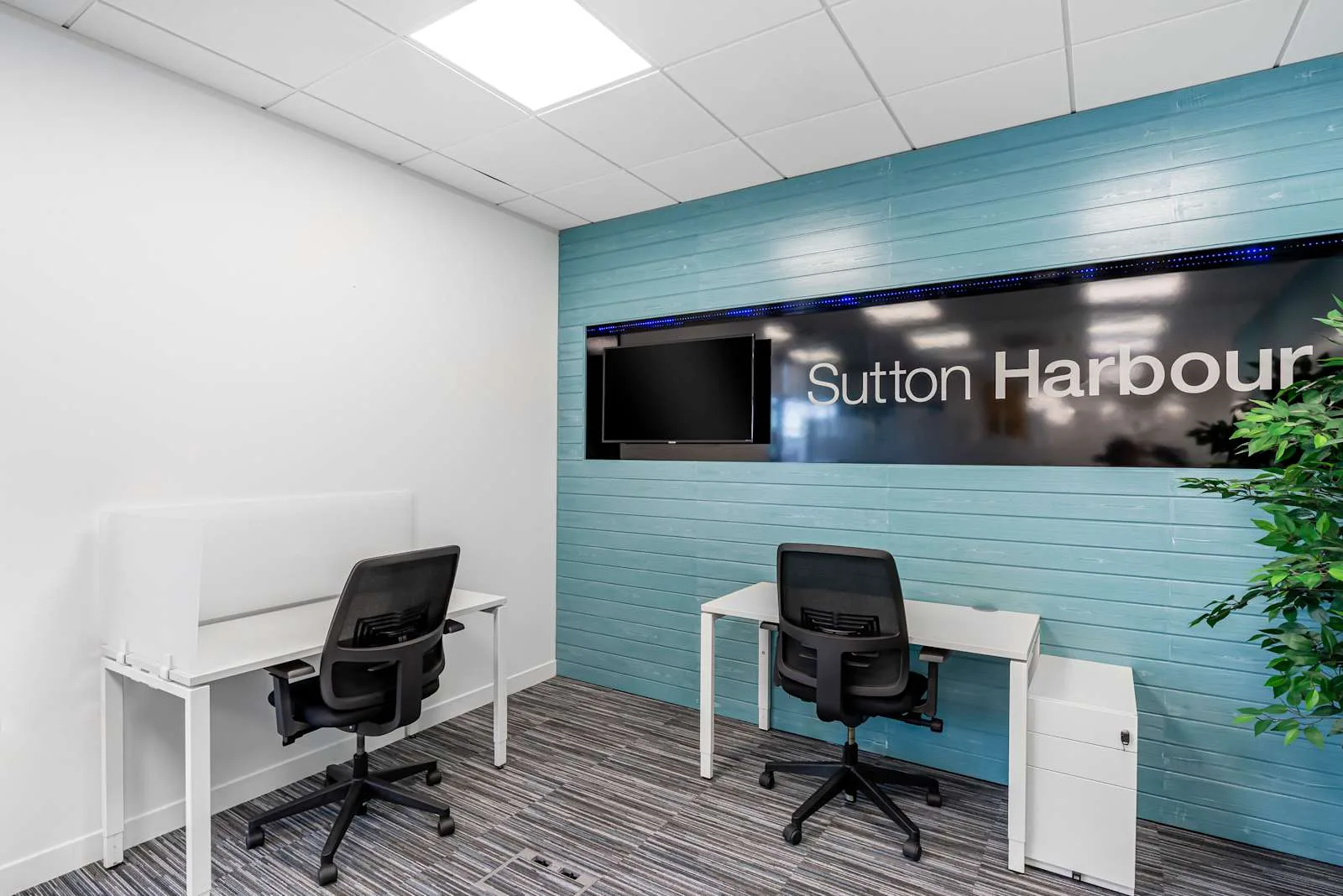 Regus PLYMOUTH, Sutton Harbour, Private office, 2 desks, Plymouth