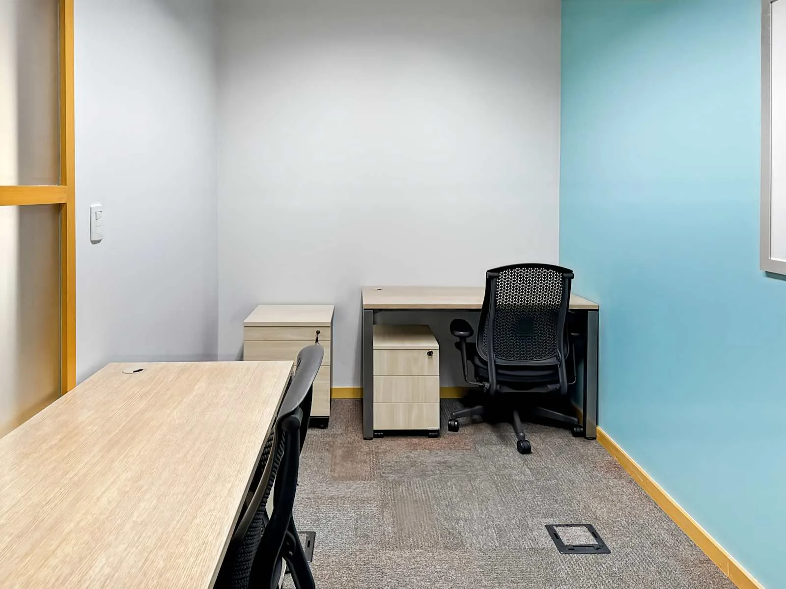 Regus PORTO ALEGRE, Carlos Gomes 222, Escritório privativo com 2 postos, Porto Alegre