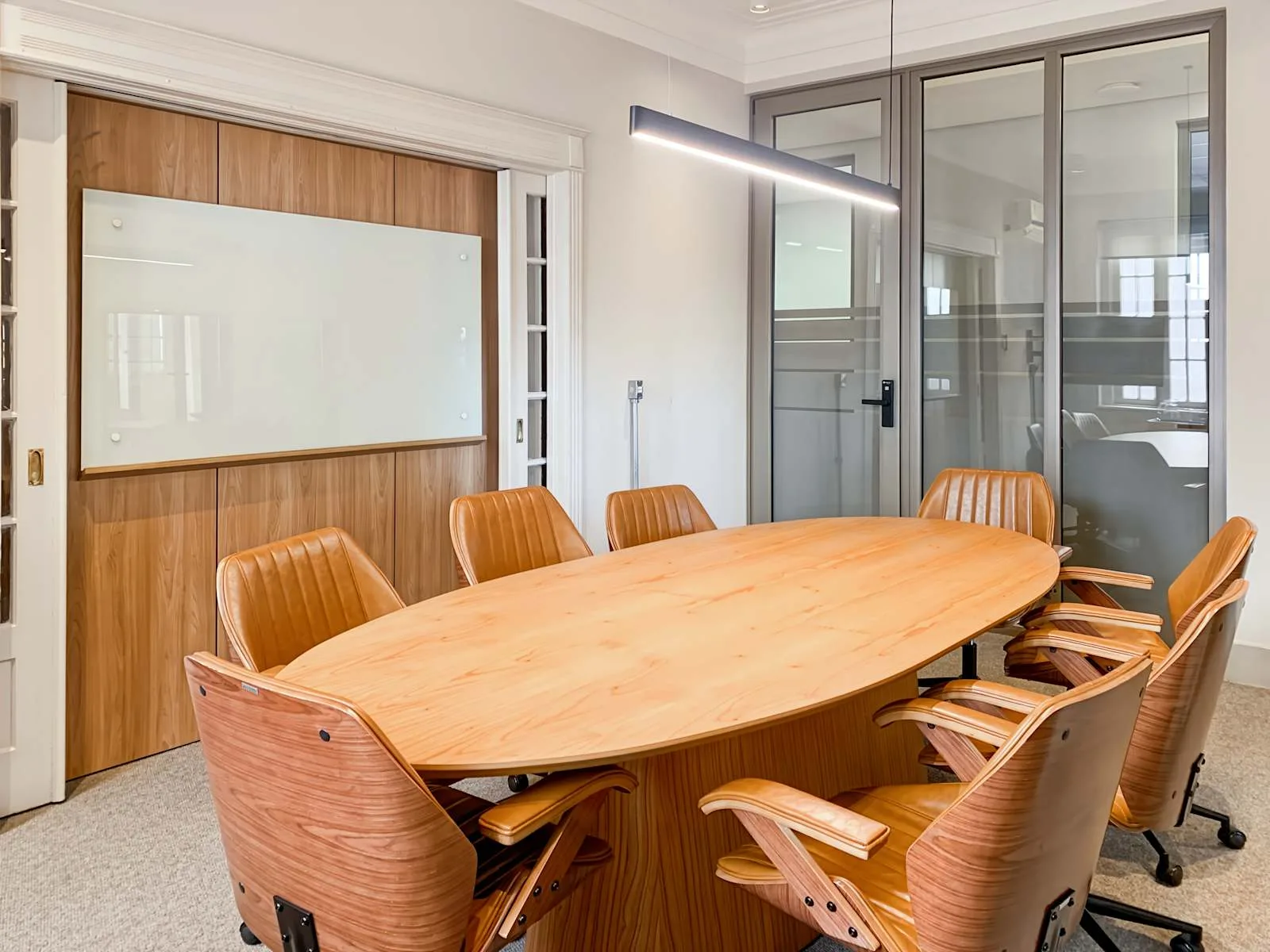 Regus Porto Alegre, Galeria Chaves, Sala de reuniões para 8 pessoas, Porto Alegre