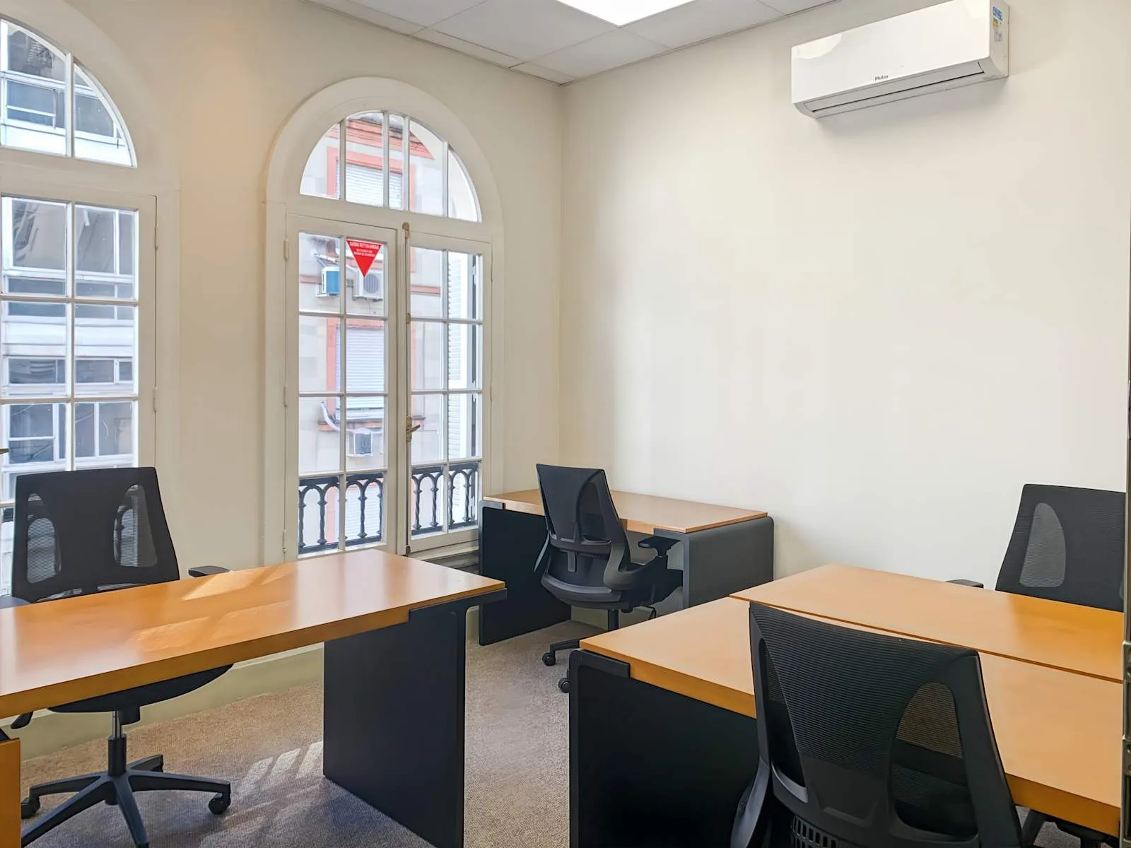 Regus Porto Alegre, Galeria Chaves, Escritório privativo com 4 postos, Porto Alegre