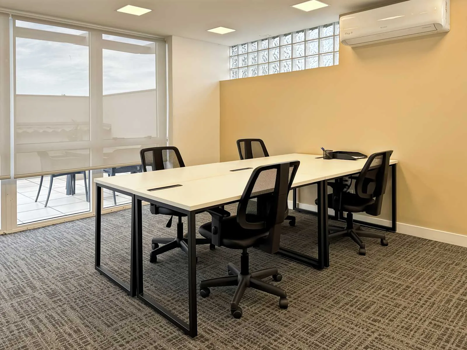 Regus Porto Alegre, Três Figueiras, Escritório privativo com 4 postos, Porto Alegre