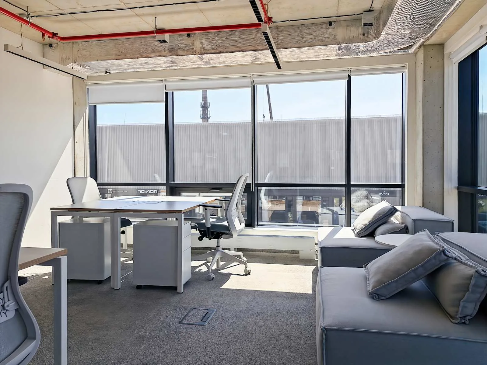 Regus PRAGUE, D1 Ricany, Samostatná kancelář s 3 pracovními místy, Ricany u Prahy
