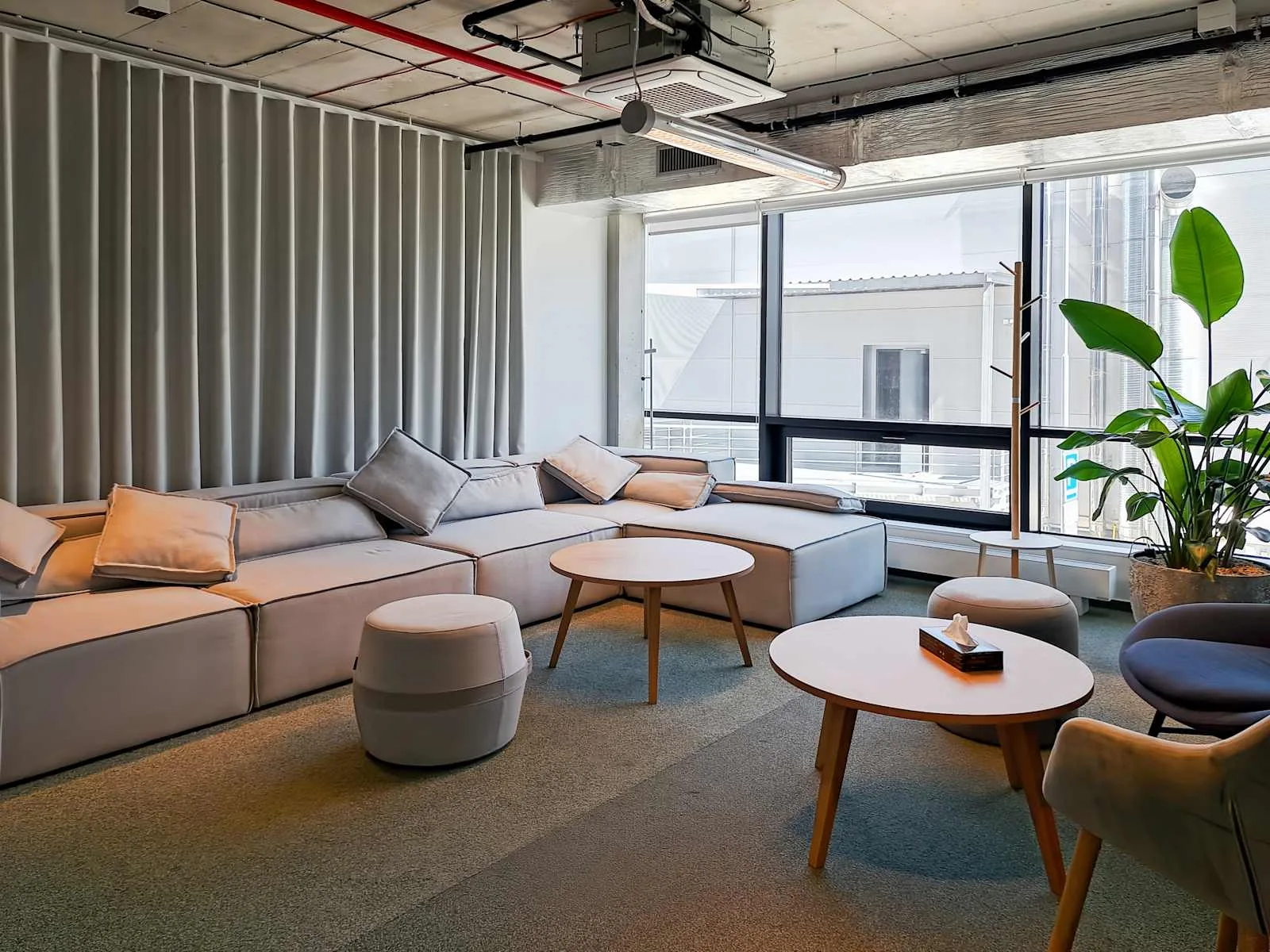 Regus PRAGUE, D1 Ricany, Odpočinková zóna, Ricany u Prahy