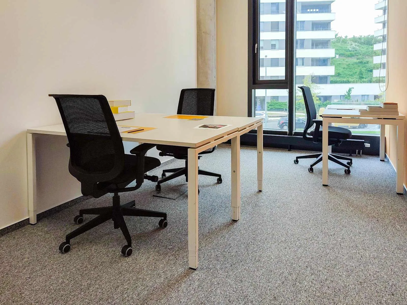 Regus Prague, Dynamica, Samostatná kancelář s 3 pracovními místy, Praha