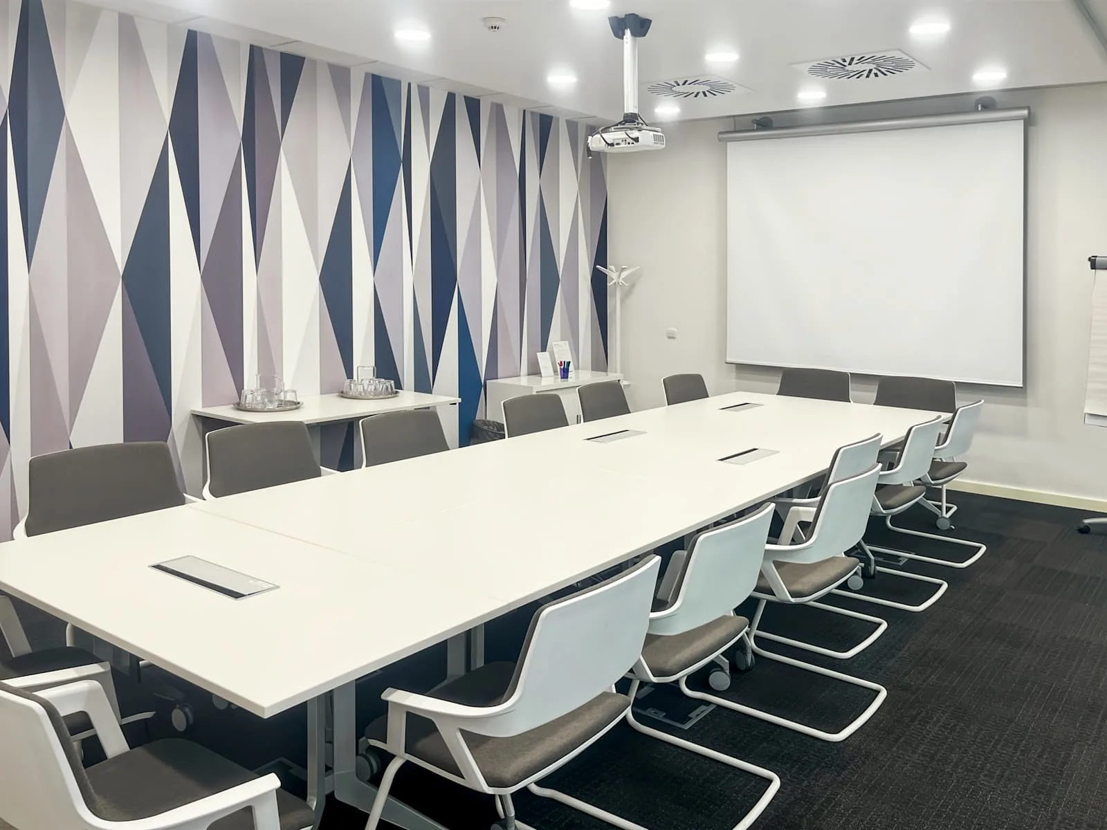 Regus Prague, IP Pavlova, Meeting room for 14 people, Prague