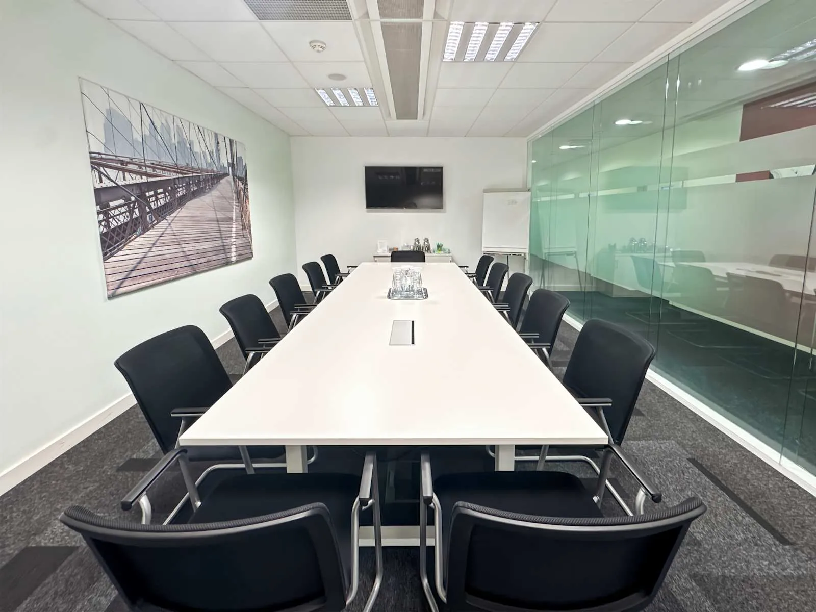 Regus PRAGUE, River Garden, Zasedací místnost pro 14 osob, Praha