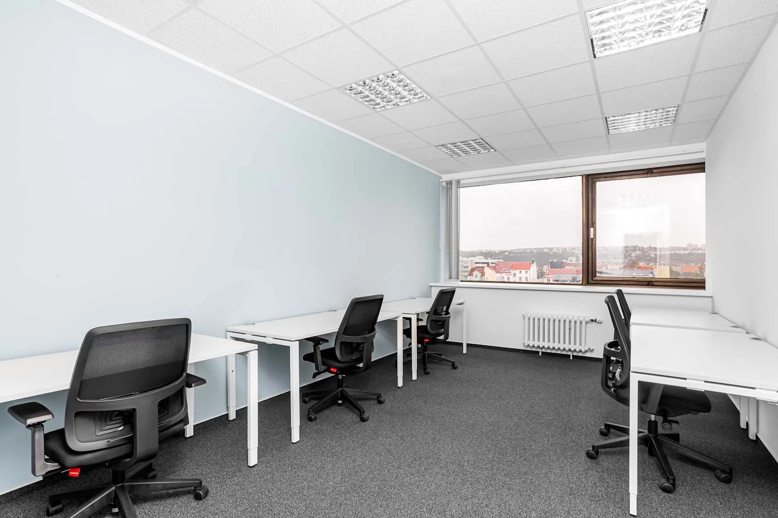 Regus PRAGUE, Rosmarin, Samostatná kancelář s 5 pracovními místy, Praha