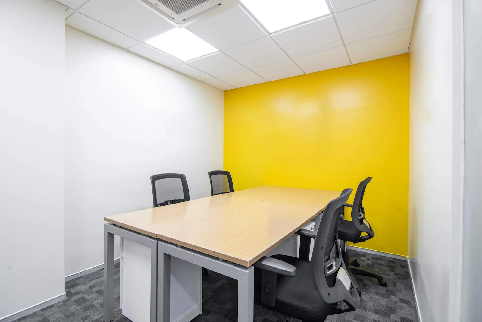 Regus PUNE, Kalyani Nagar, Meeting room for 4 people, Pune