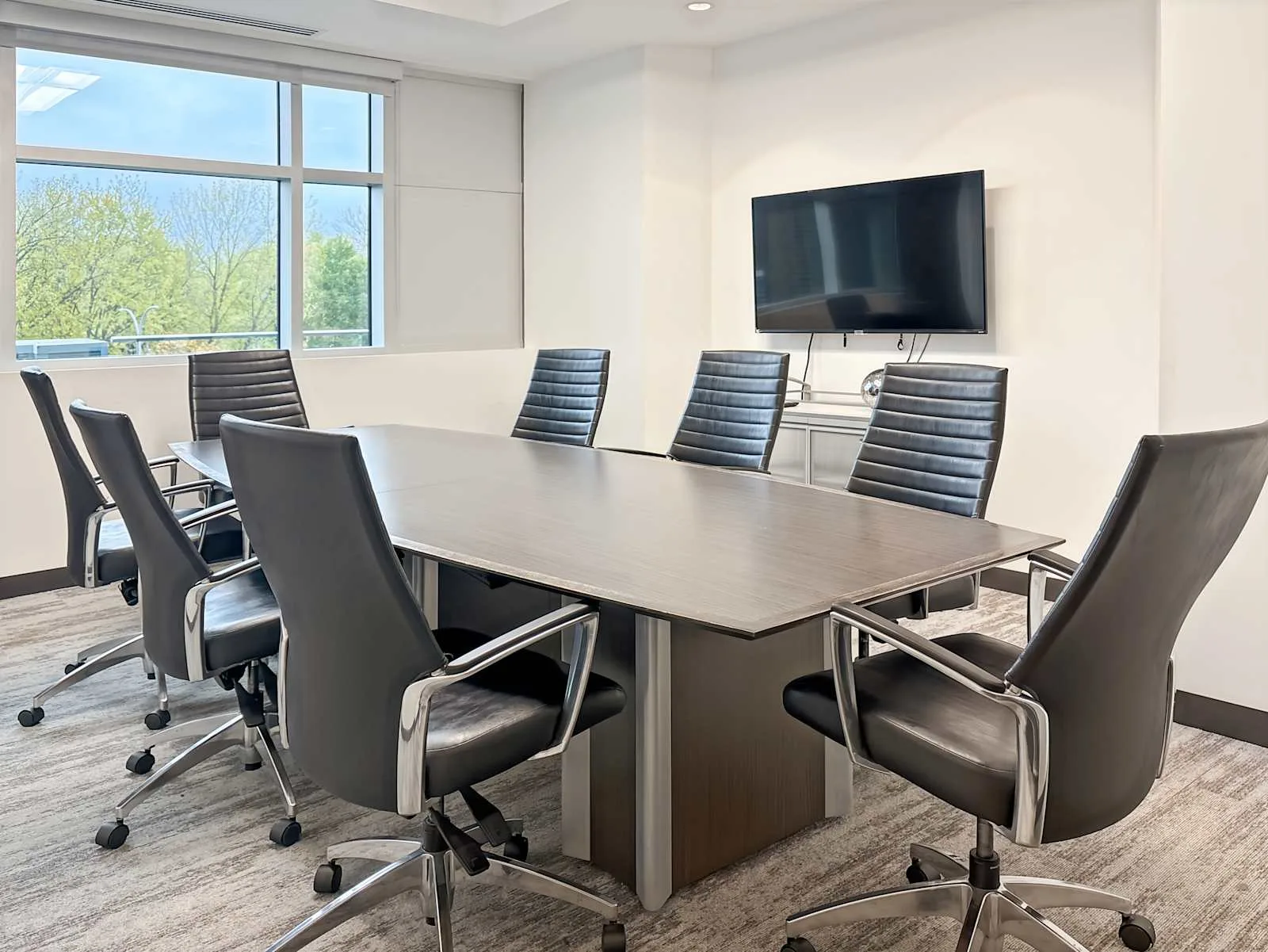 Regus QC, Brossard - 4605 Lapinière Boulevard, Salle de réunion 8 personnes, Brossard, QC