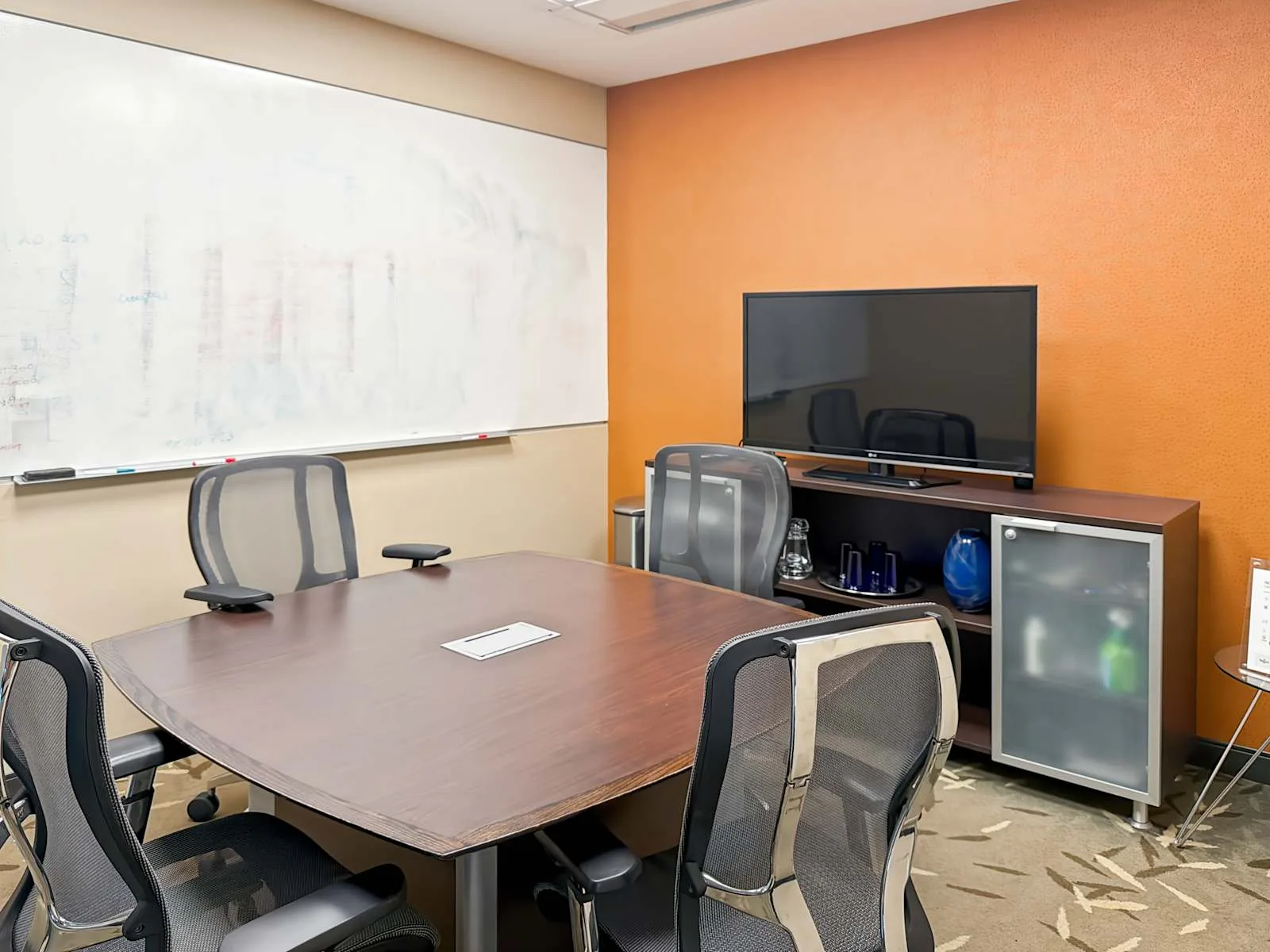 Regus QC, Laval – Carrefour, Meeting room for 4 people, Laval, QC