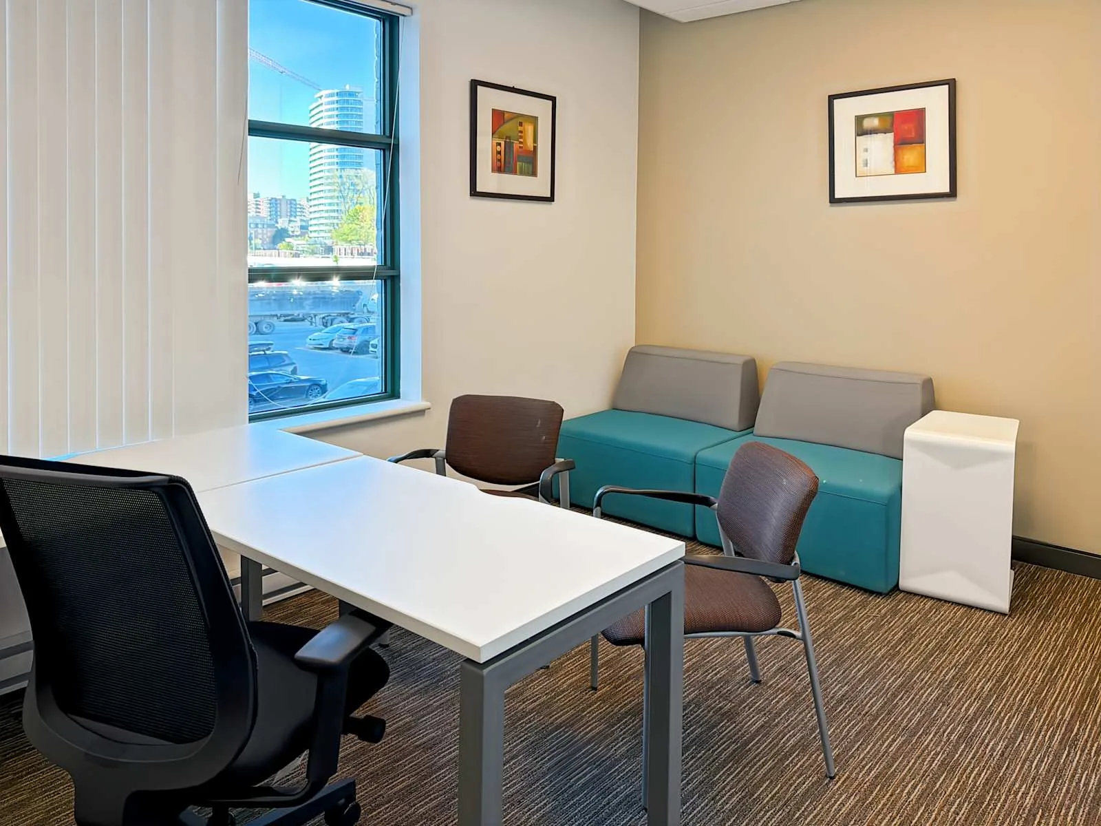 Regus QC, Laval – Carrefour, Private office, 1 desk, Laval, QC