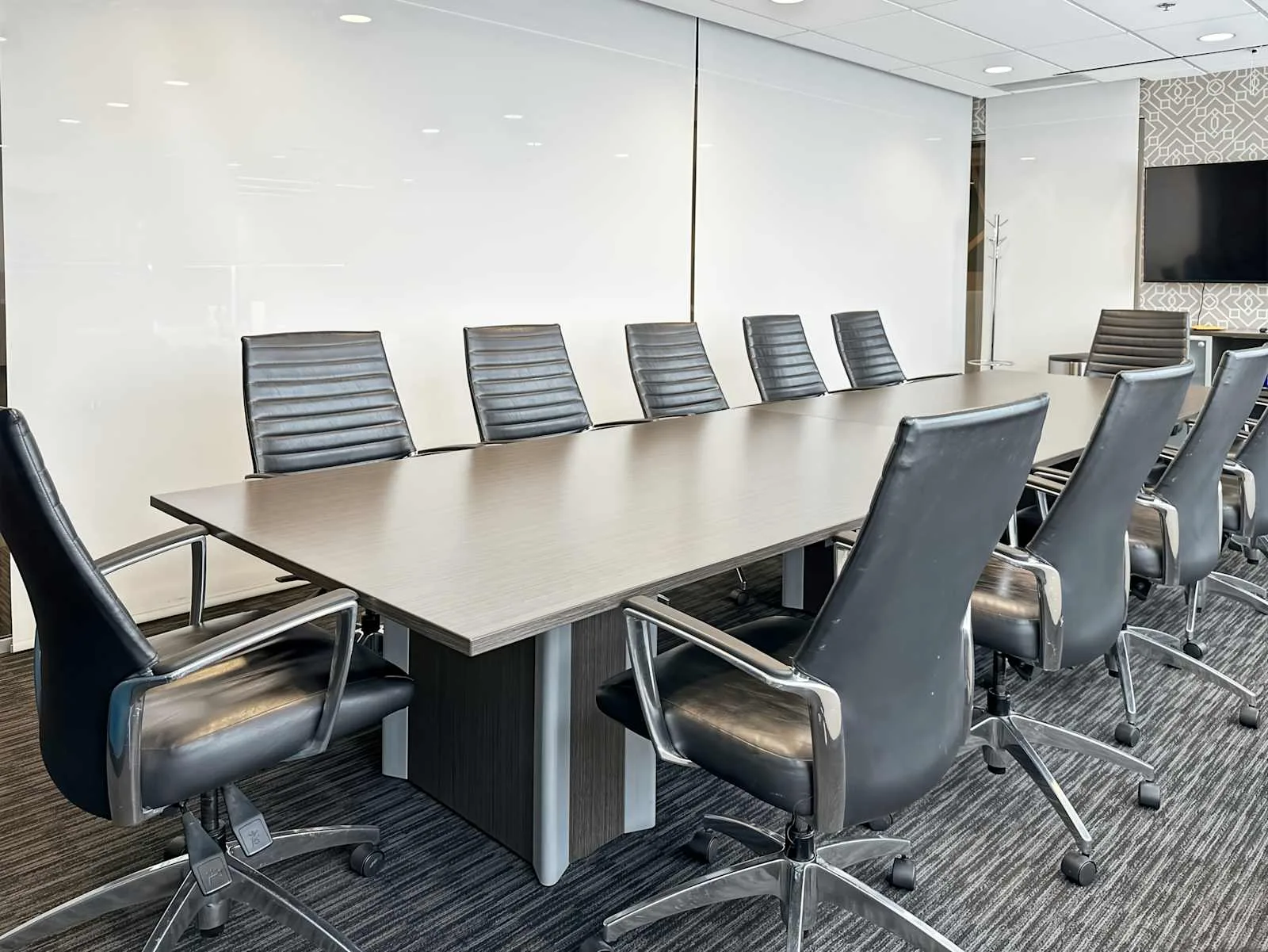 Regus QC, Laval - St. Martin, Meeting room for 12 people, Laval, QC