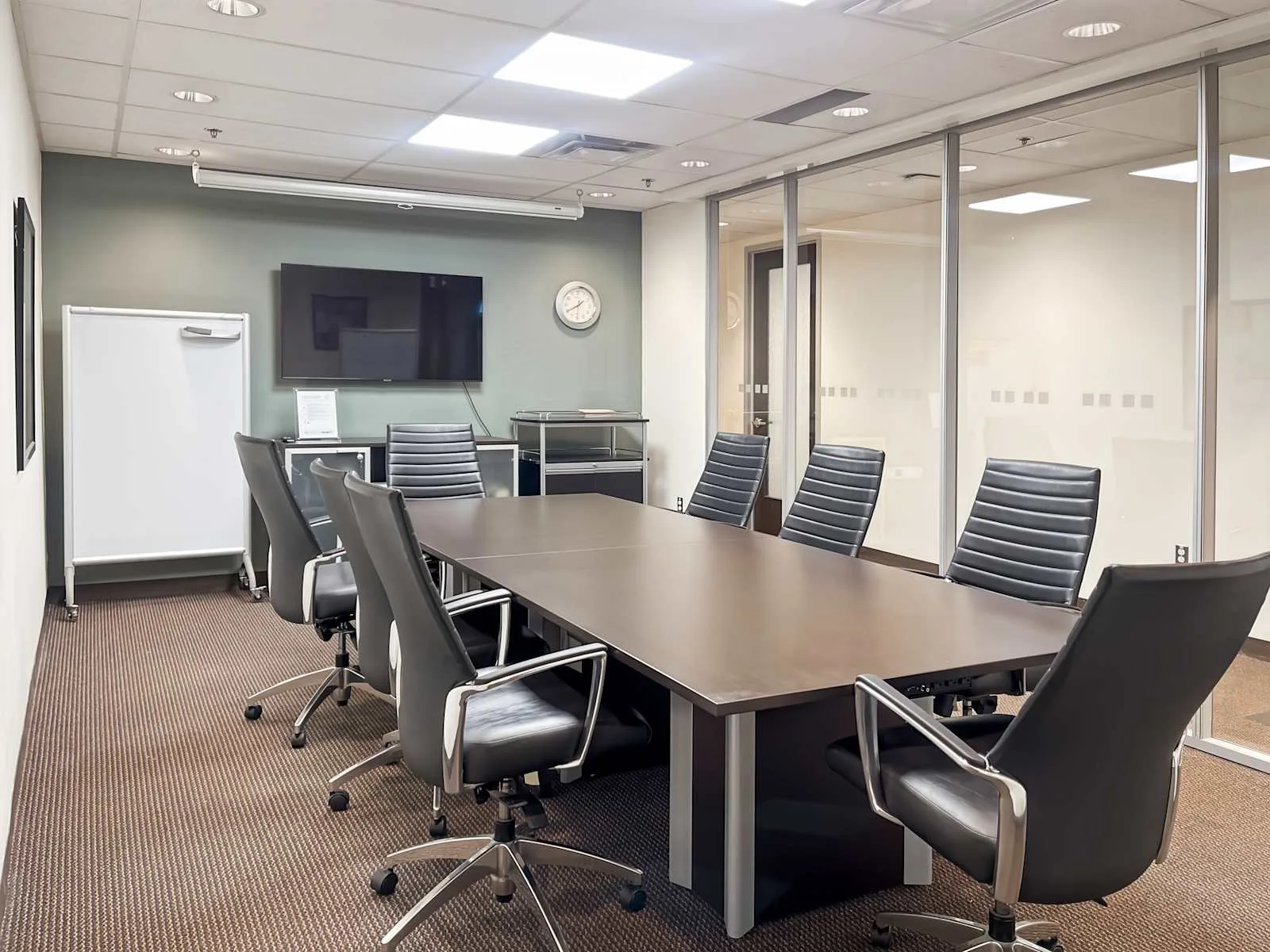 Regus QC, Montreal - Place d'Armes, Meeting room for 8 people, Montreal, QC