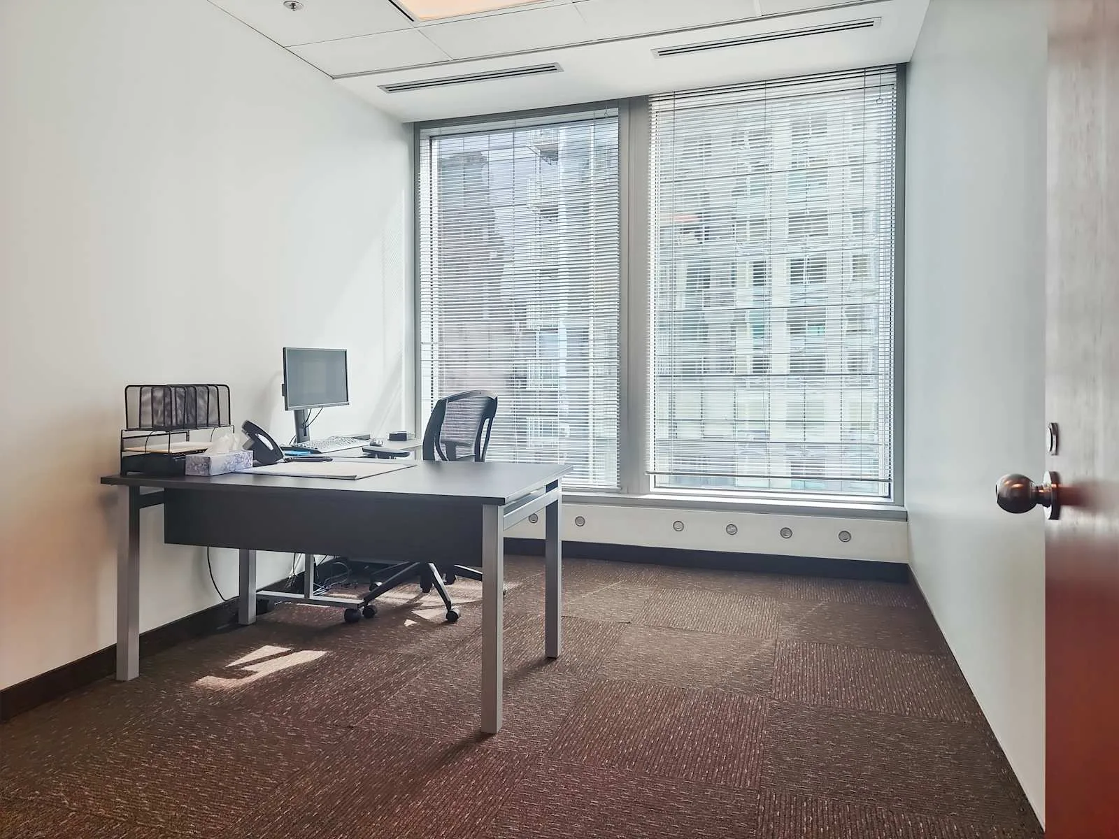 Regus QC, Montreal - Rene Levesque, Private office, 1 desk, Montreal, QC