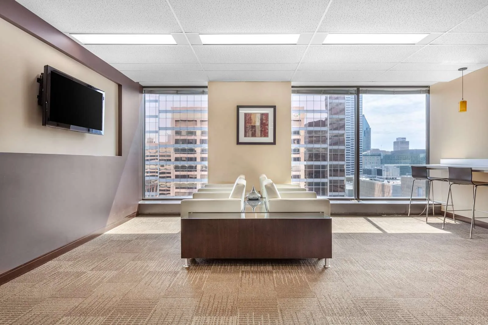Regus QC, Montreal - University Street, Lounge, Montreal, QC