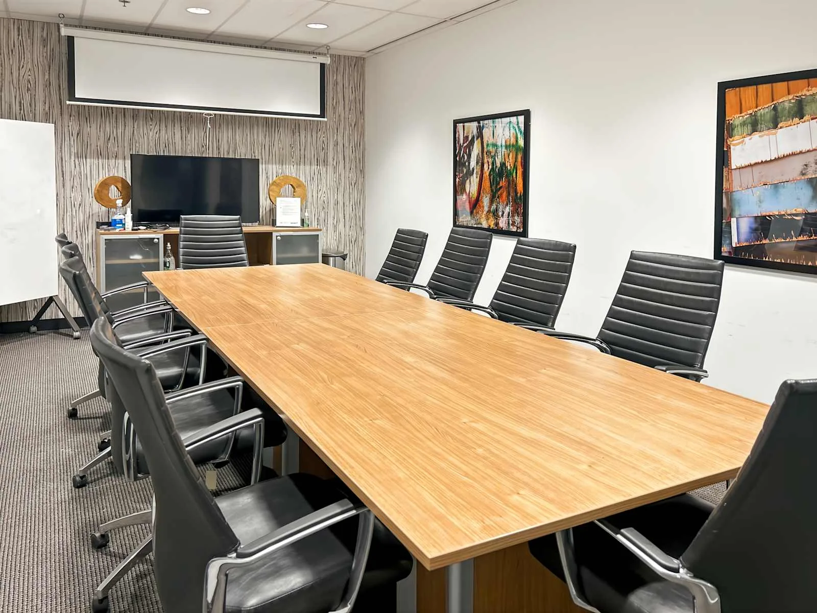 Regus QC, Saint Laurent - Ville St-Laurent, Salle de réunion 10 personnes, Saint Laurent, QC