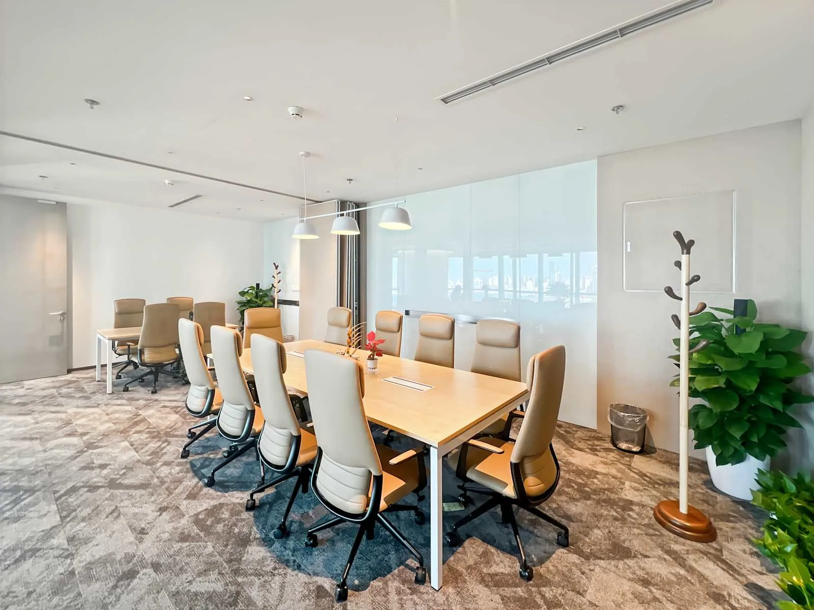 Regus Qingdao, Ocean Sky Center、10人会议室、青岛市