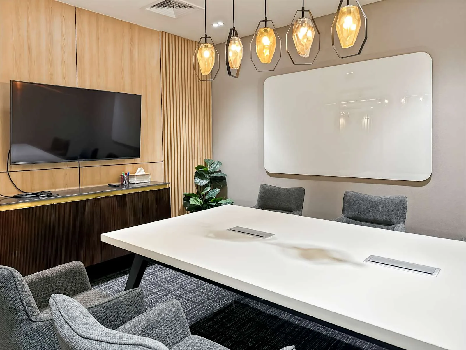 Regus Quezon City, One Vertis Plaza, Meeting room for 6 people, Quezon City