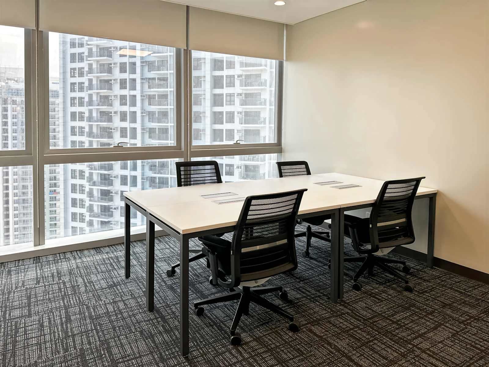 Regus Quezon City, One Vertis Plaza, Private office, 4 desks, Quezon City